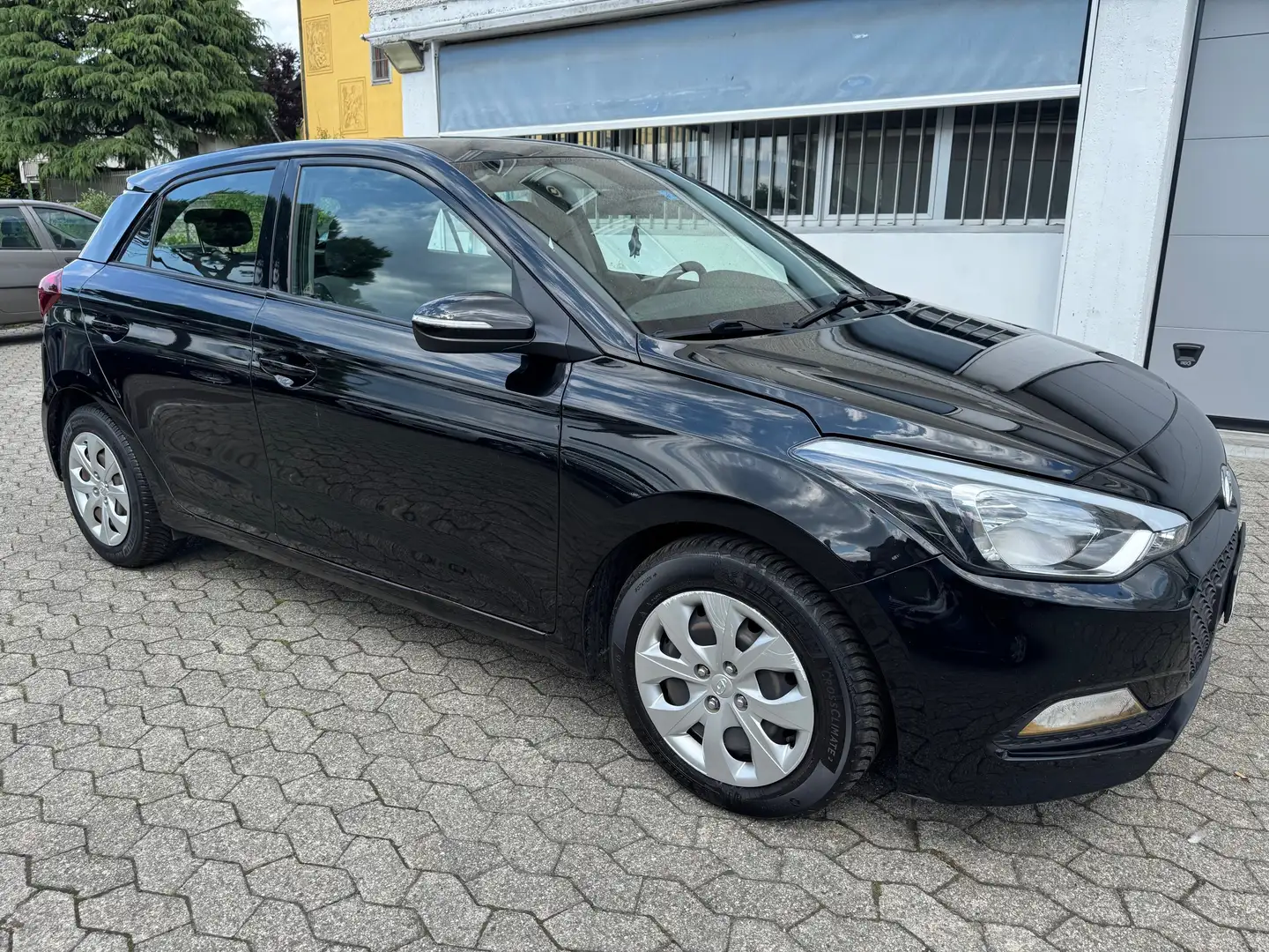 Hyundai i20 i20 5p 1.2 Classic 75cv*CLIMA*NEOPATENTATI Nero - 2