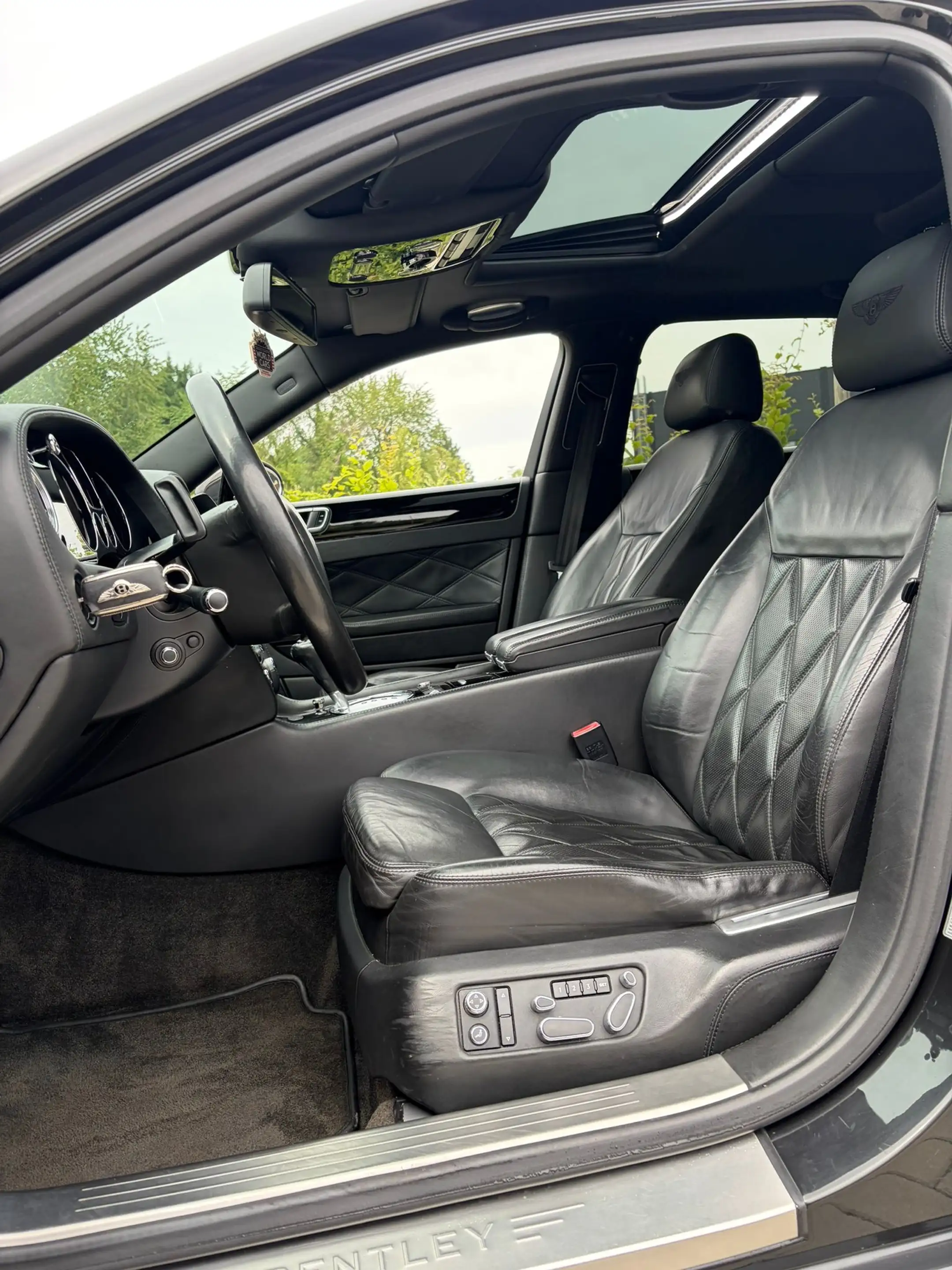 Bentley Flying Spur Continental Flying Spur — photo 9
