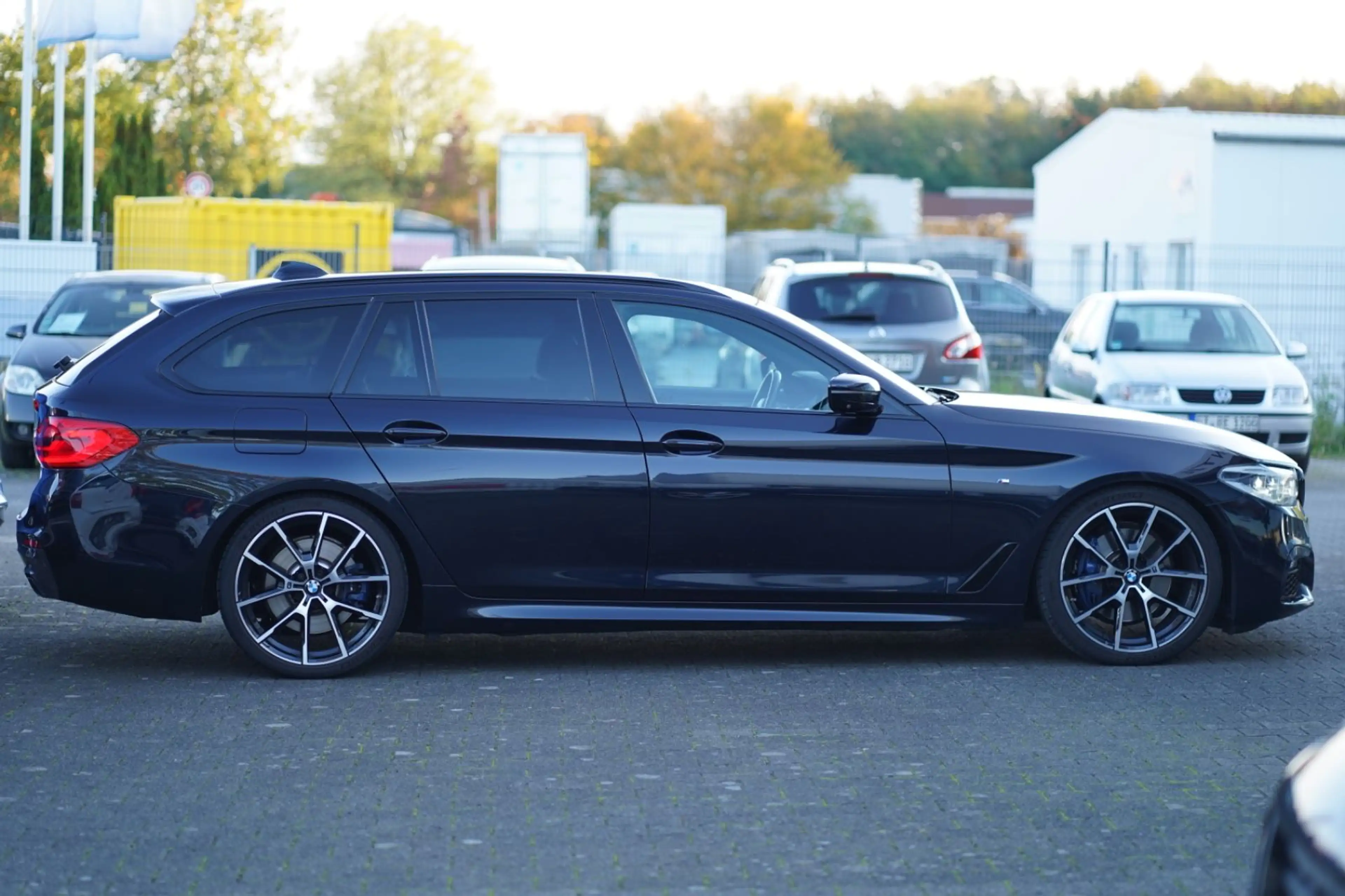 BMW 530 d M Sport HUD KeylessGo 360° LED DAB+ H/K 20" — photo 15