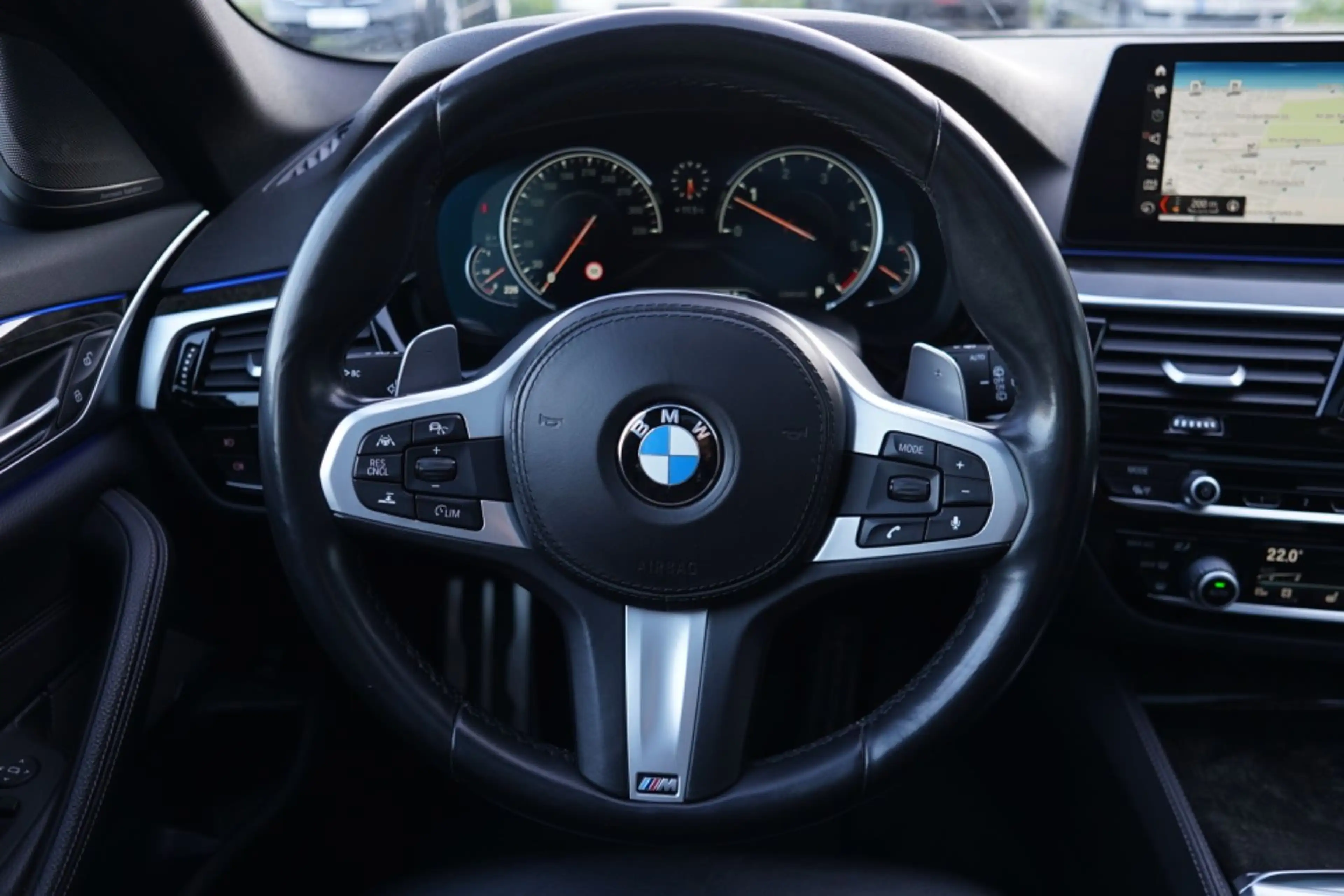 BMW 530 d M Sport HUD KeylessGo 360° LED DAB+ H/K 20" — photo 9