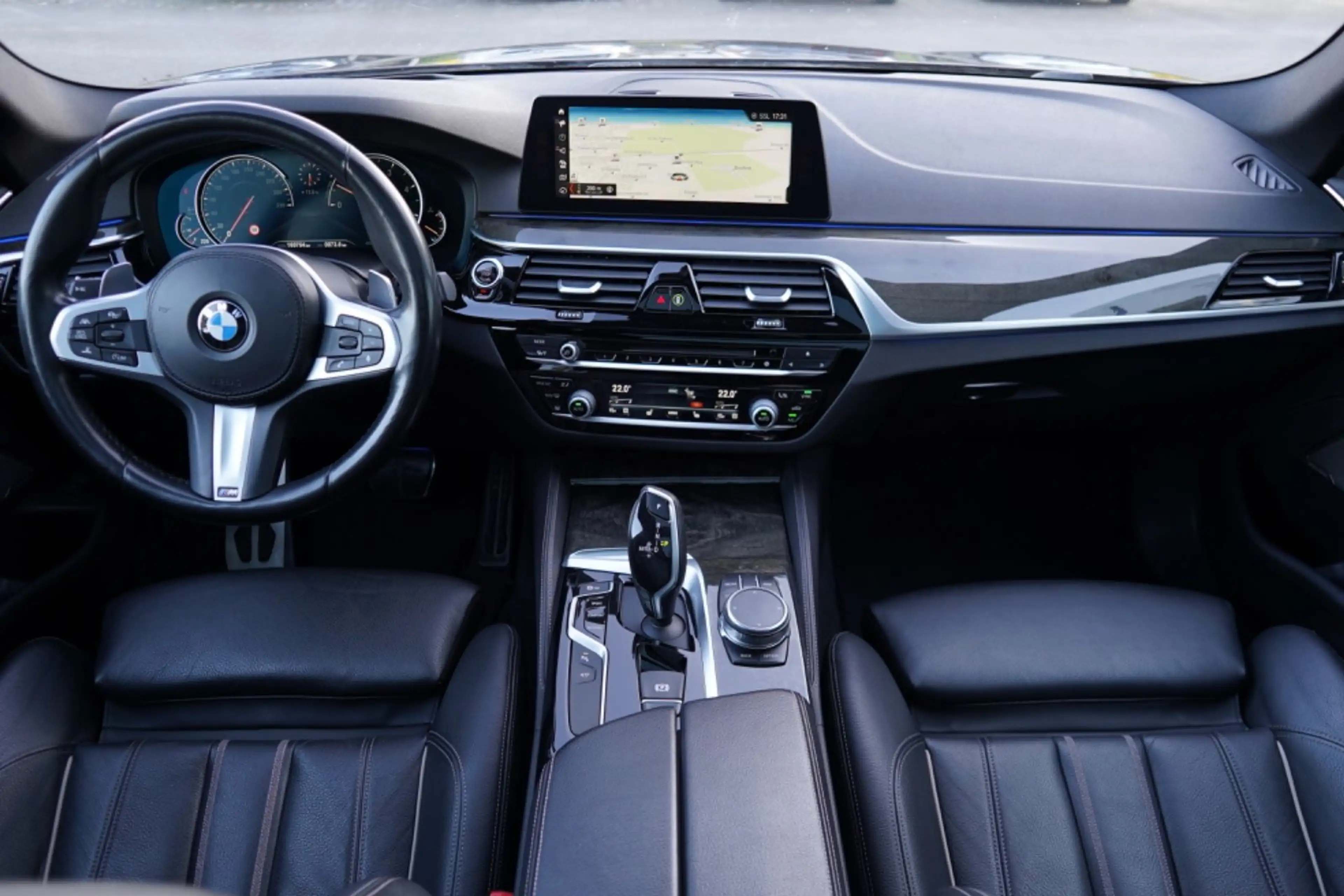BMW 530 d M Sport HUD KeylessGo 360° LED DAB+ H/K 20" — photo 6
