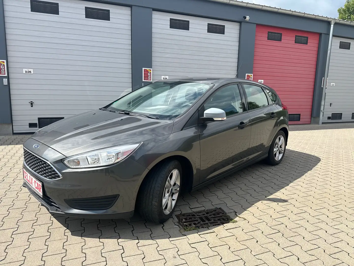 Ford Focus Ambiente/Klima/2.Hand/Clima&Cool Paket Gris - 2