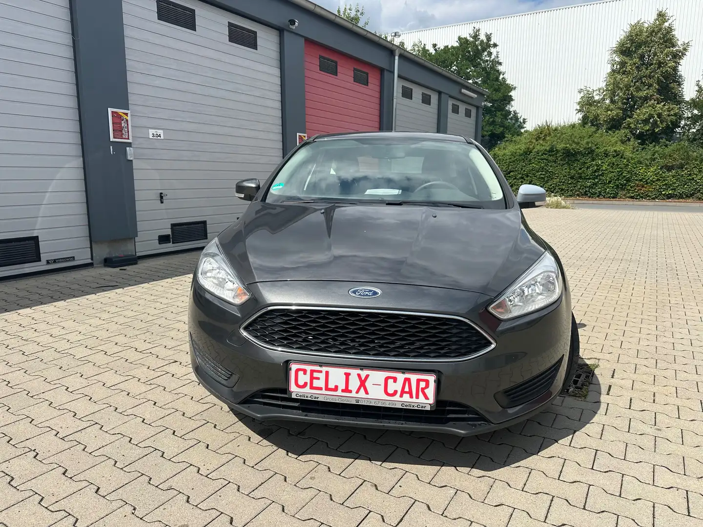 Ford Focus Ambiente/Klima/2.Hand/Clima&Cool Paket Gris - 1