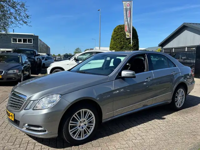 Mercedes-Benz E-Class view 8
