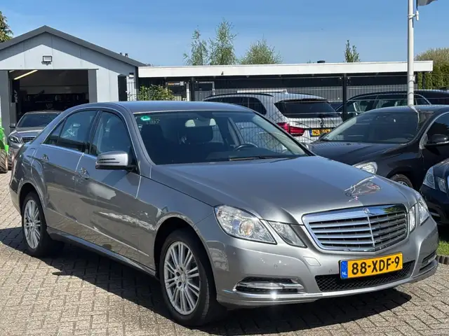 Mercedes-Benz E-Class view 3