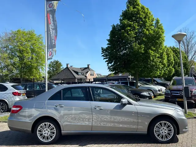 Mercedes-Benz E-Class view 4