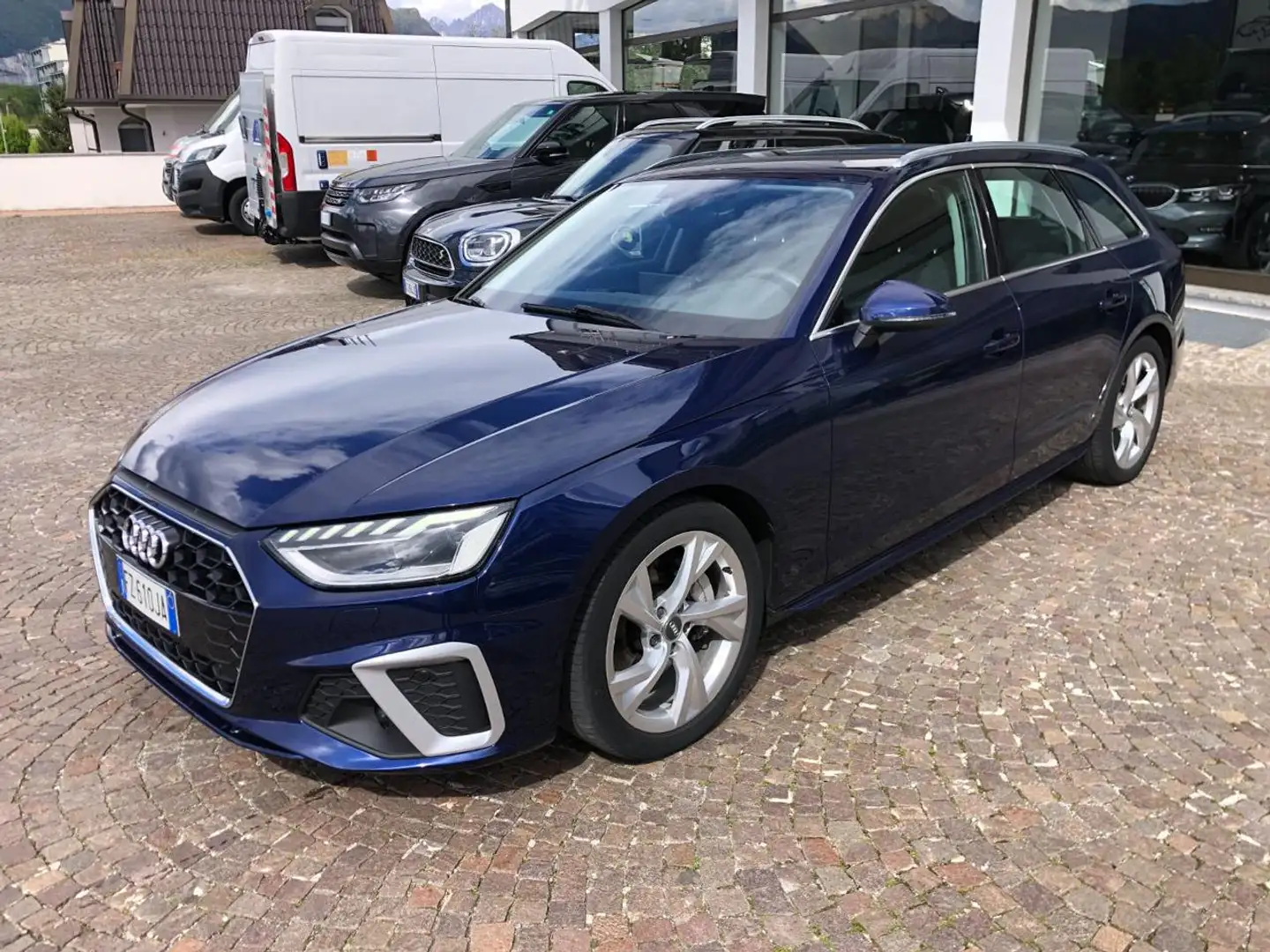 Audi A4 Avant 40 TDI quattro S tronic S line edition Modrá - 2