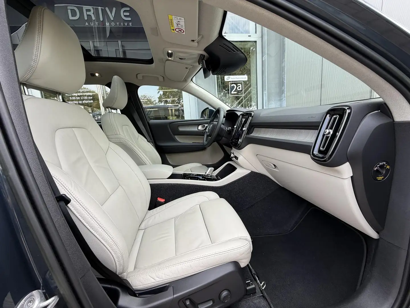 Volvo XC40 1.5 T4 Recharge Inscription SOH90%|Pano|Leer|AutoP Blauw - 2