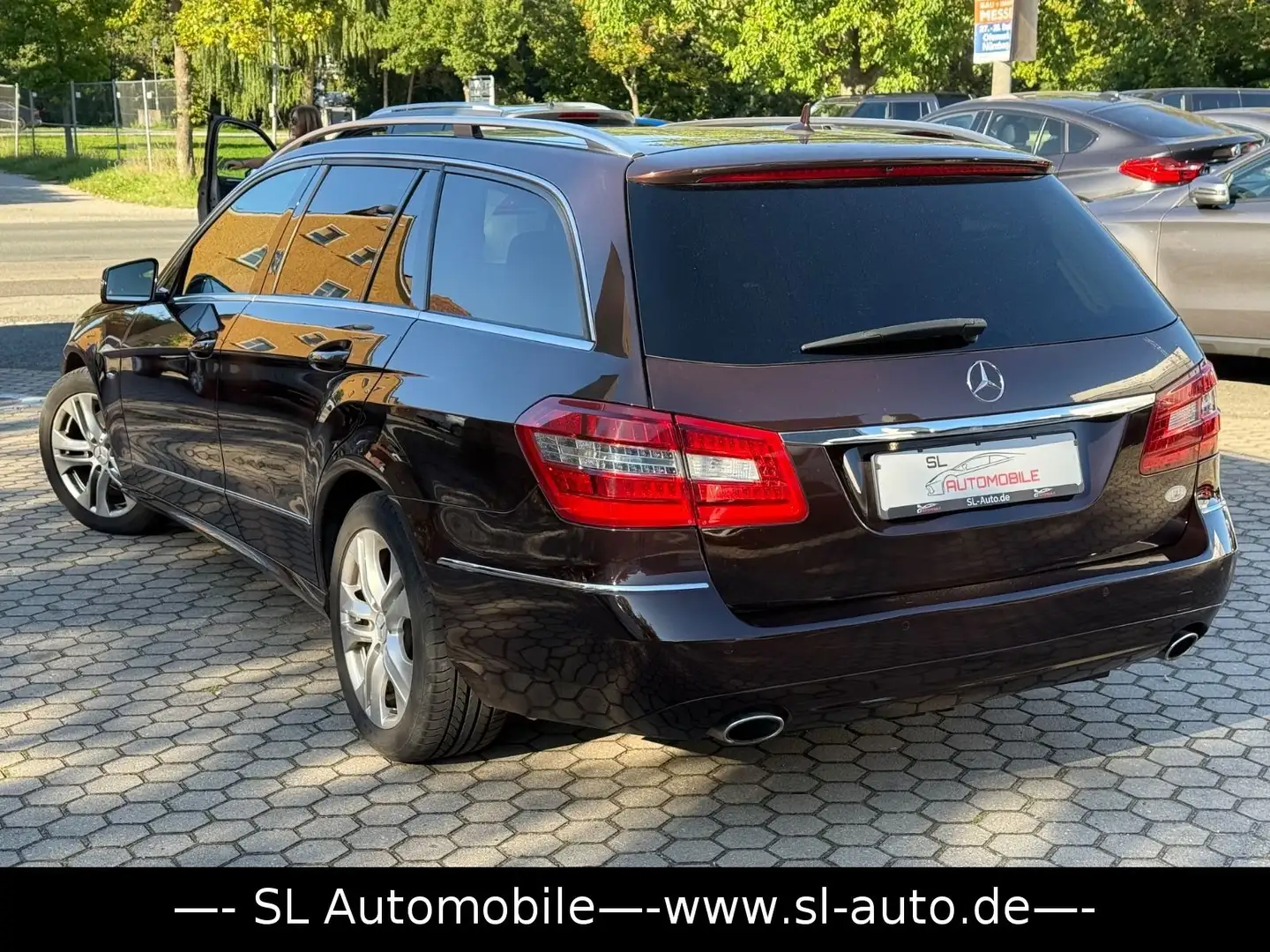 Mercedes-Benz E 300 CDI T Aut.BE Leder Navi GSD AHK Xenon Brun - 2
