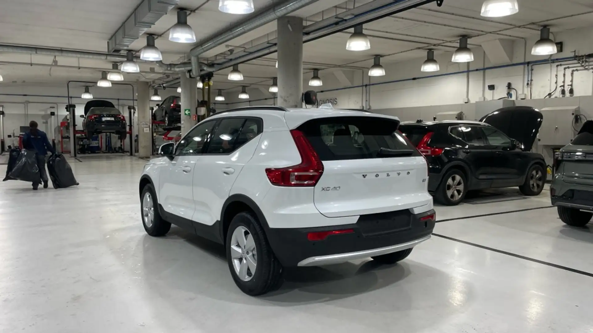 Volvo XC40 B3 Essential Aut. Blanco - 2