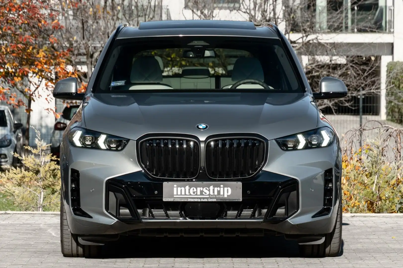 BMW X5 40d M SPORT.LUFTF.PANO.DR.ASS.PR.ASS.AHK.22" Grijs - 2