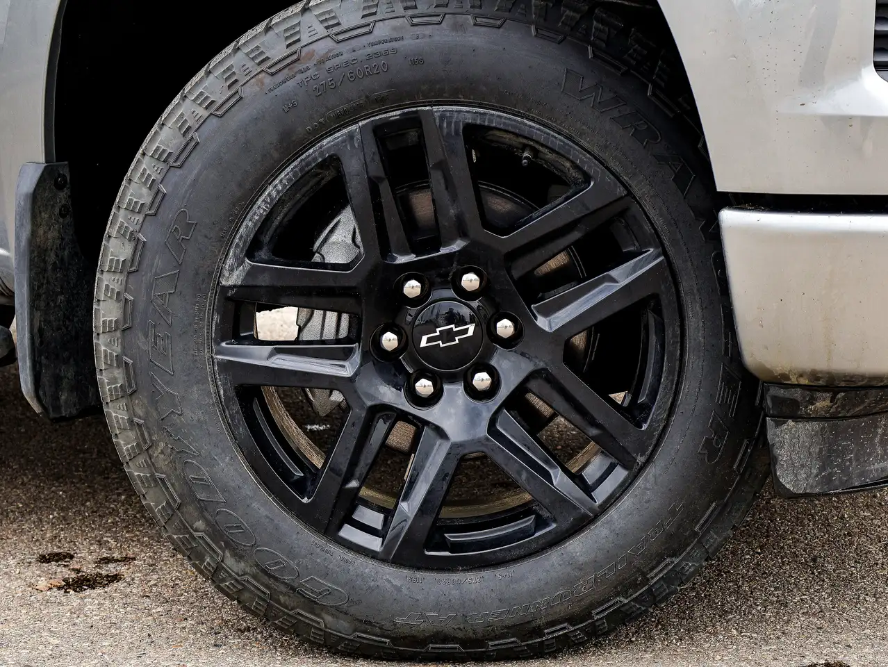 Chevrolet Silverado 1500 снимка Chevrolet Silverado 1500