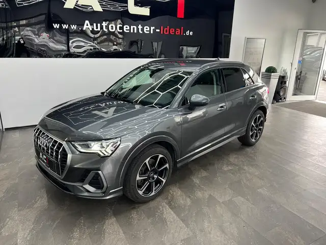 Audi Q3 view 3