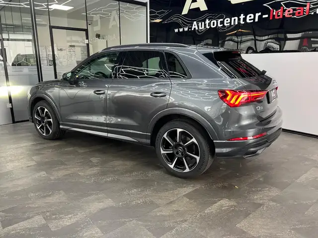 Audi Q3 view 6