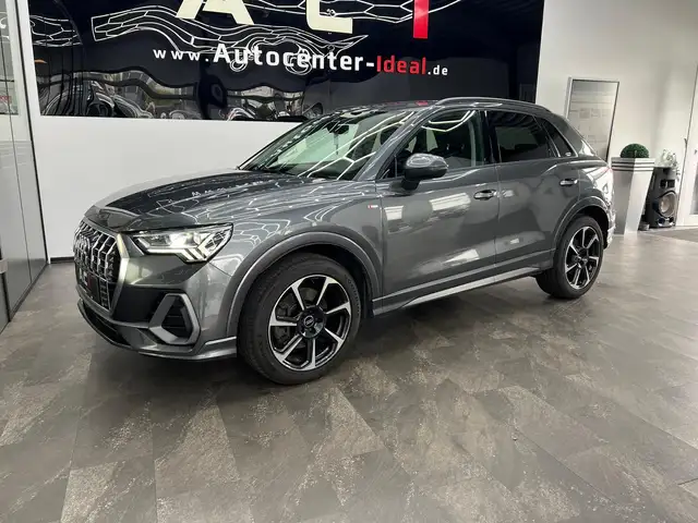 Audi Q3 view 4