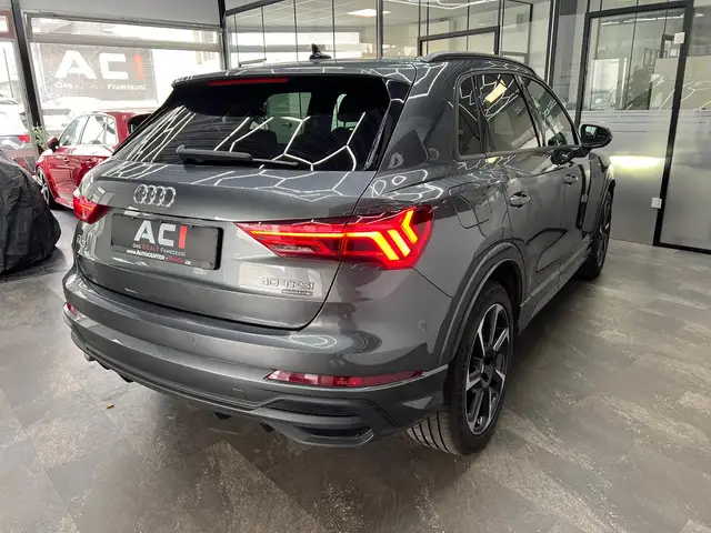 Audi Q3 view 9