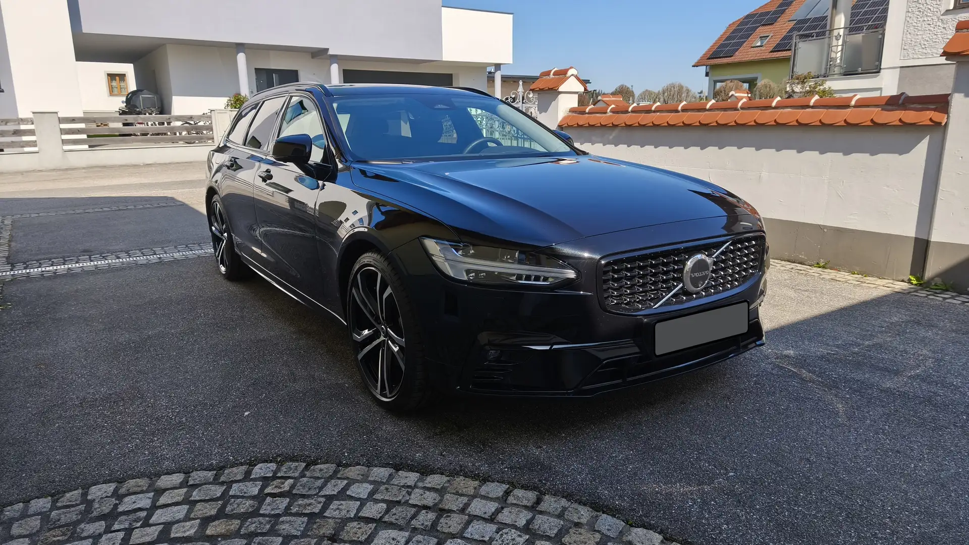 Volvo V90 V90 B4  Ultimate Dark Geartronic STH PANO H&K Sound Leder Adapt. LED Schwarz - 1