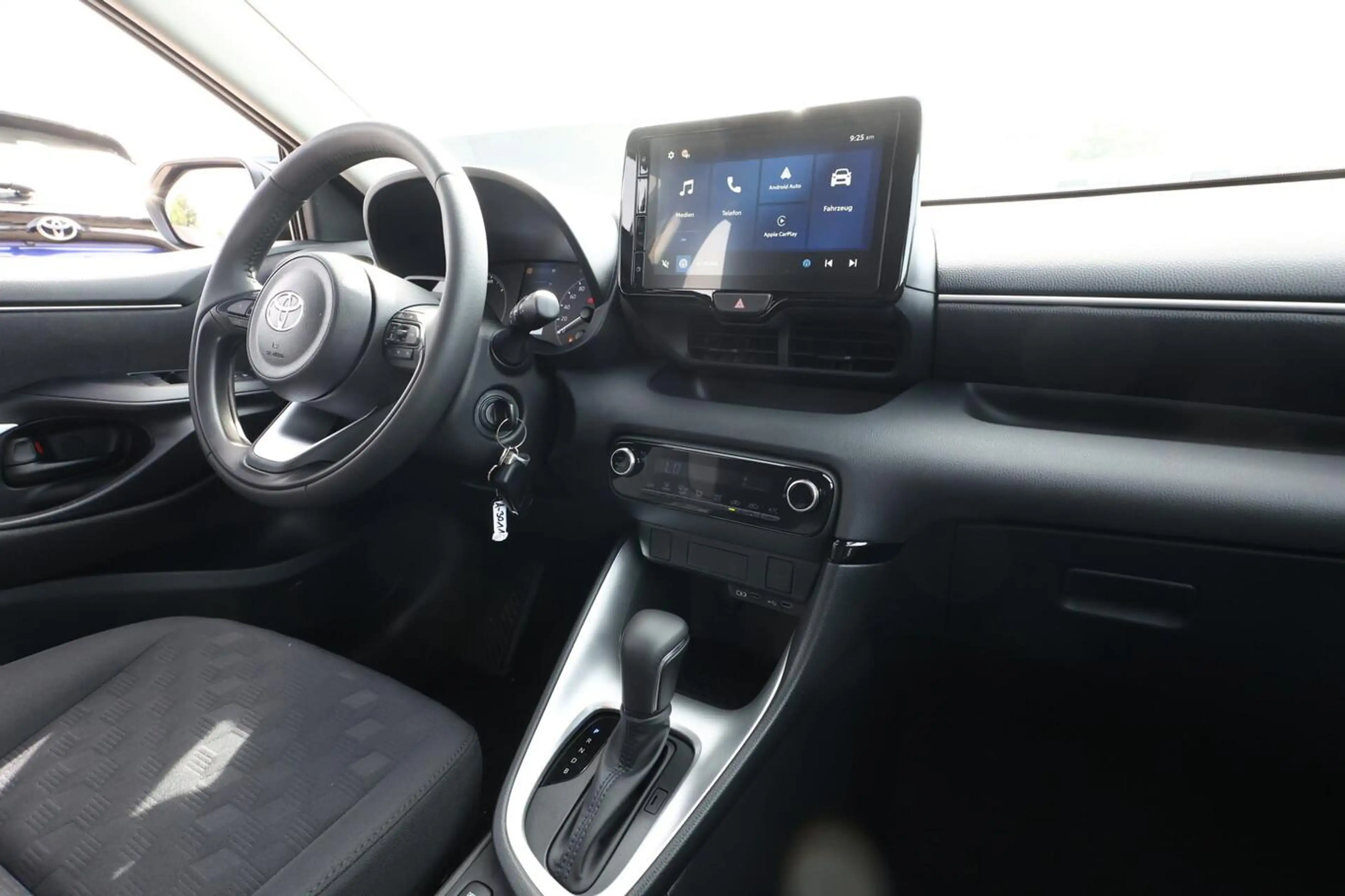 Toyota Yaris Kam ACC CarPlay/Android Klimaaut. 9"Touch 68 kW... — photo 9