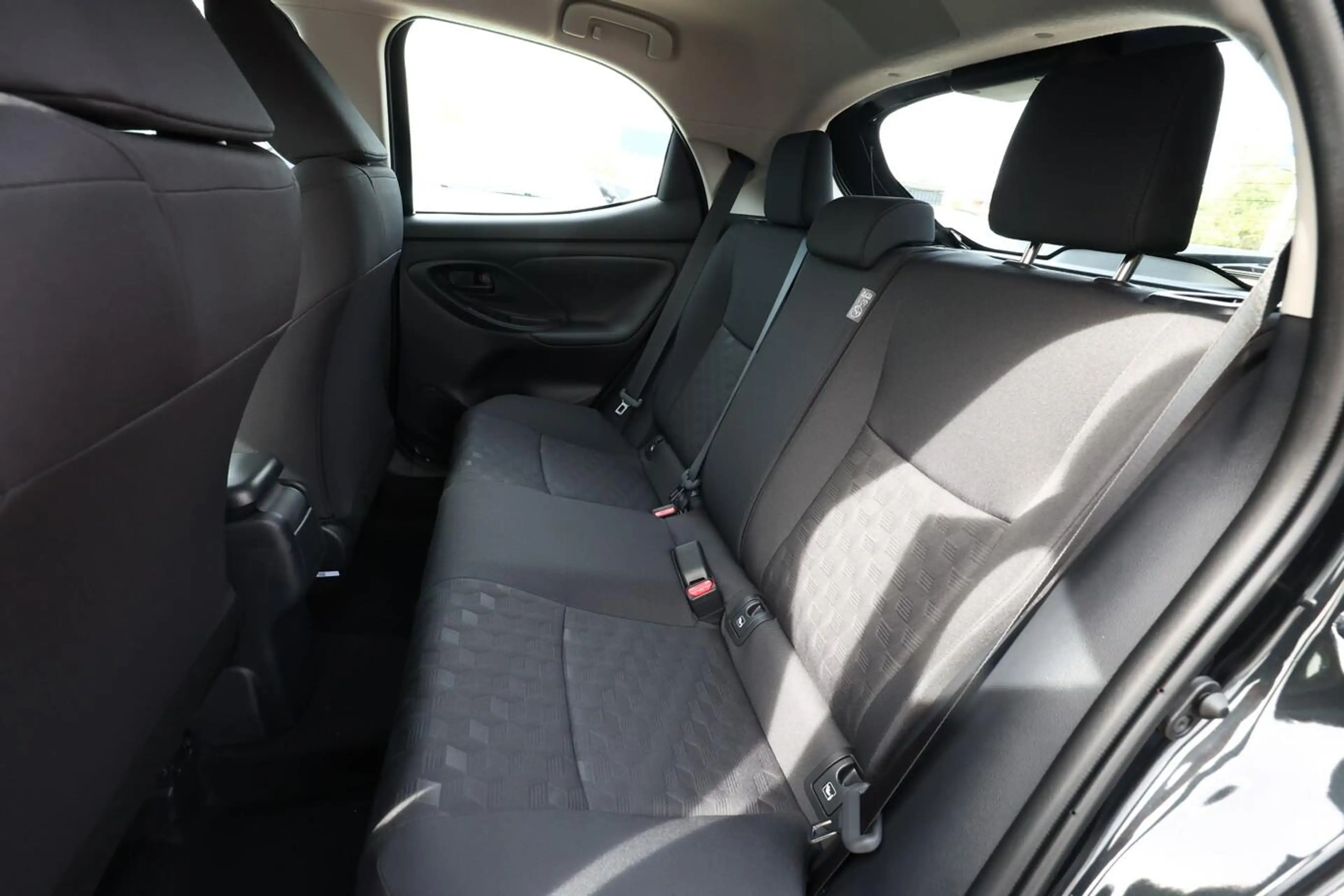 Toyota Yaris Kam ACC CarPlay/Android Klimaaut. 9"Touch 68 kW... — photo 10
