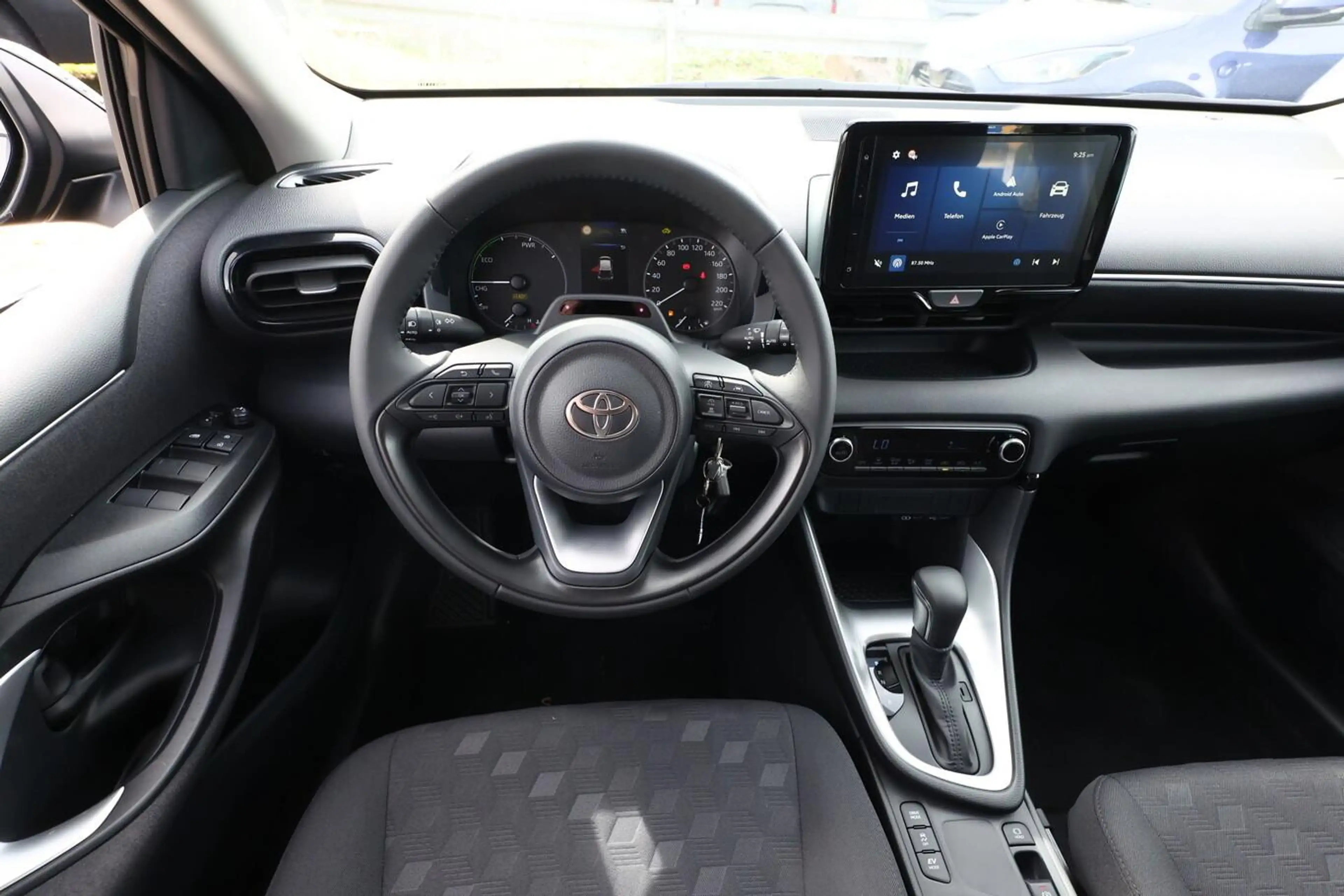 Toyota Yaris Kam ACC CarPlay/Android Klimaaut. 9"Touch 68 kW... — photo 7