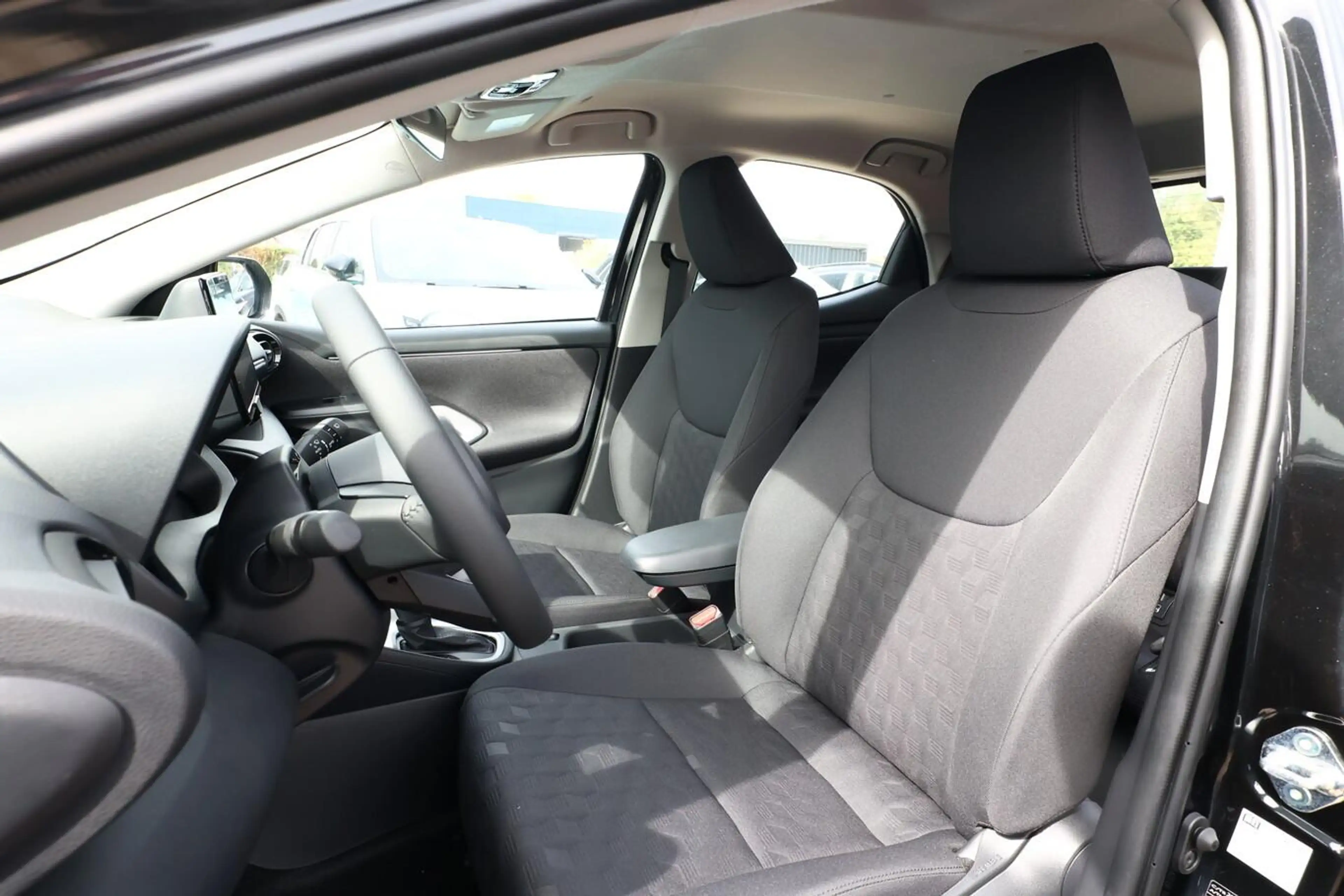 Toyota Yaris Kam ACC CarPlay/Android Klimaaut. 9"Touch 68 kW... — photo 6