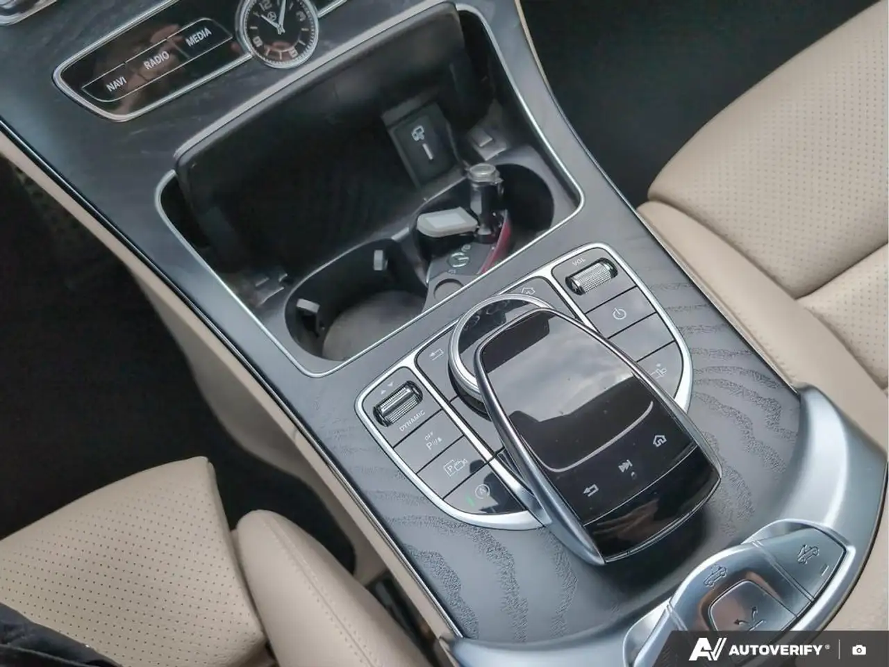 Mercedes-Benz C-Class снимка Mercedes-Benz C-Class