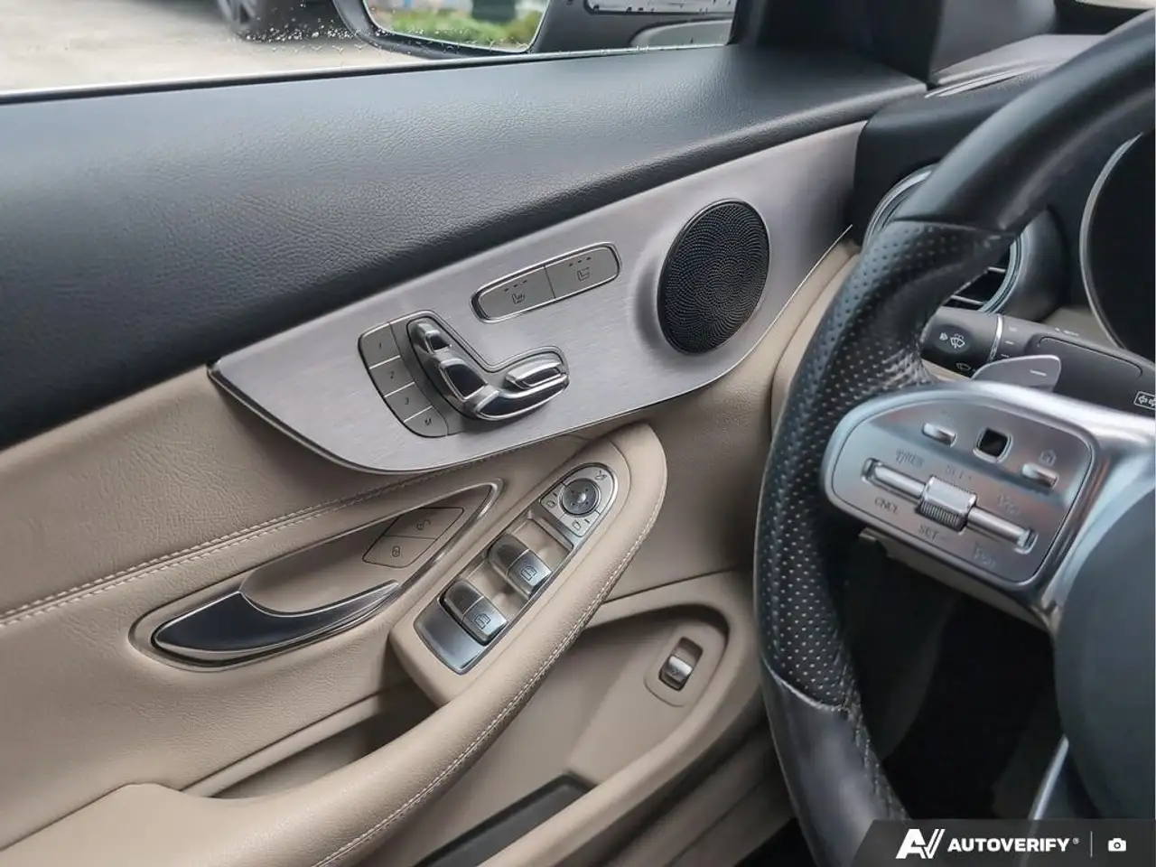 Mercedes-Benz C-Class снимка Mercedes-Benz C-Class