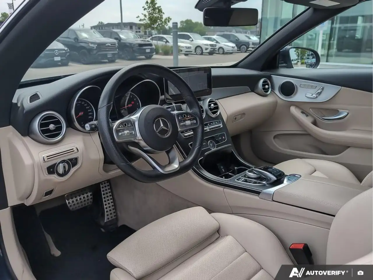 Mercedes-Benz C-Class снимка Mercedes-Benz C-Class