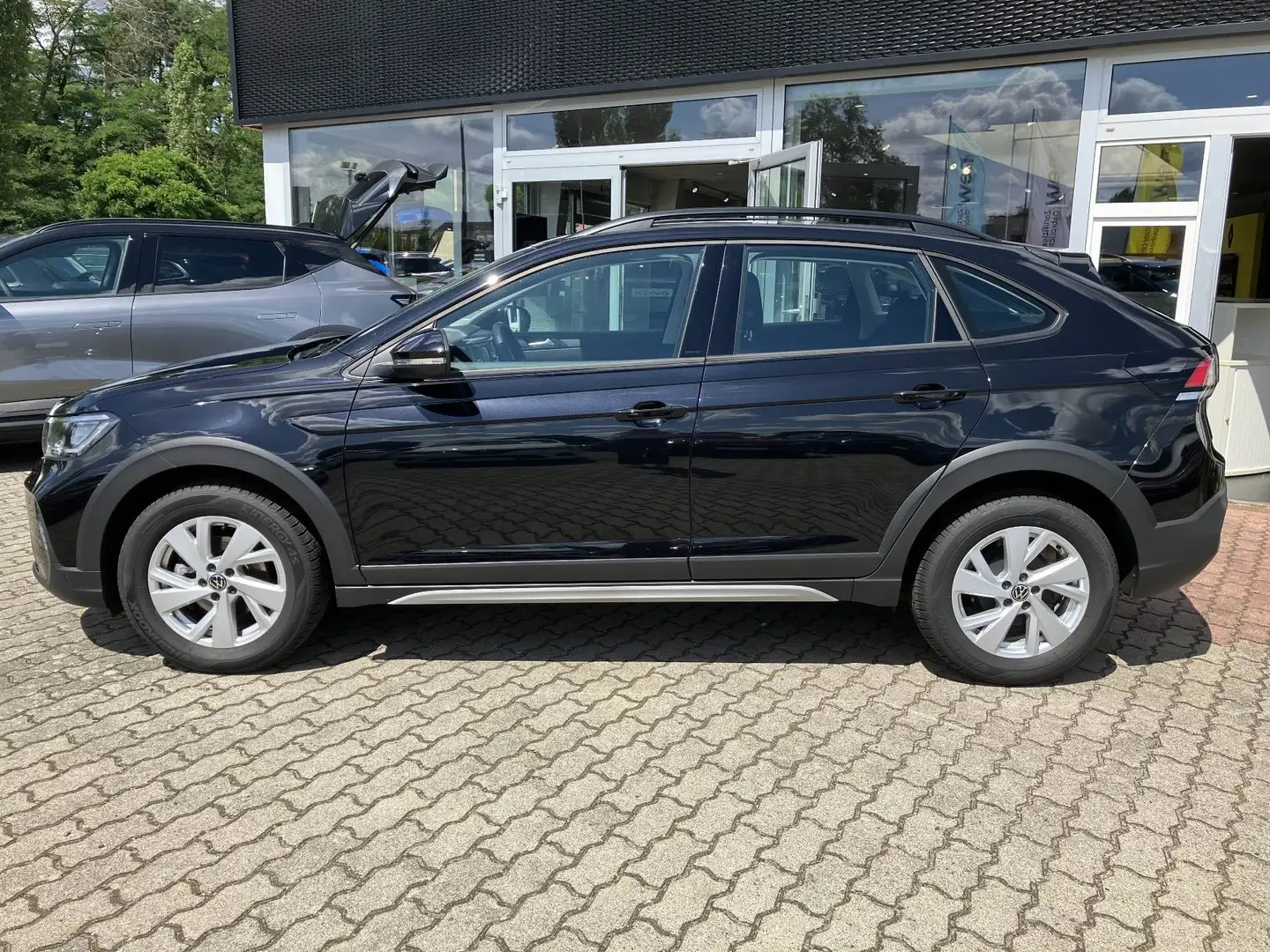 Volkswagen Taigo 95 PS Klimaanlage Einparkhilfe Tempomat Schwarz - 2
