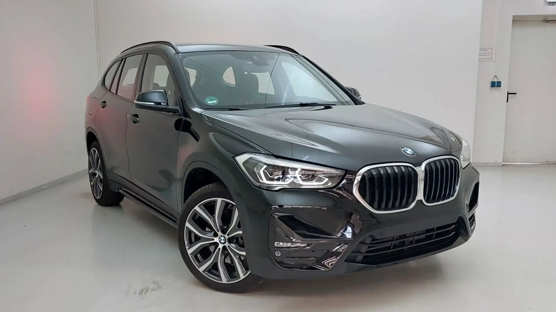 BMW X1 sDrive 20 i Sport Line /MEMORY / LED / 19Zoll Schwarz - 2