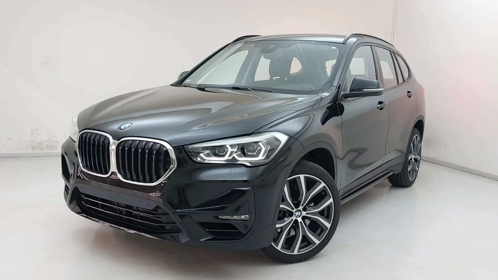 BMW X1 sDrive 20 i Sport Line /MEMORY / LED / 19Zoll Schwarz - 1