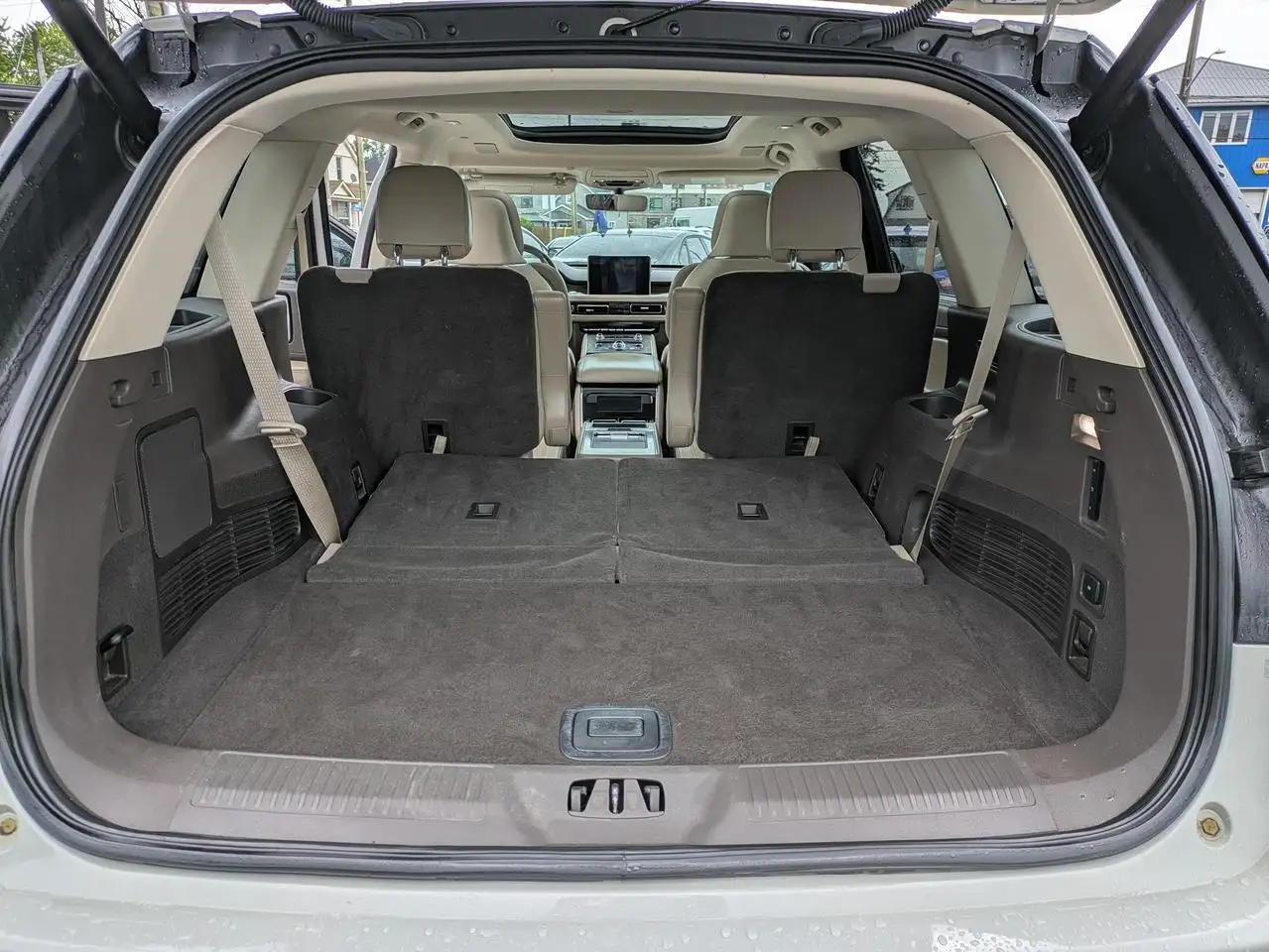 Lincoln Aviator снимка Lincoln Aviator