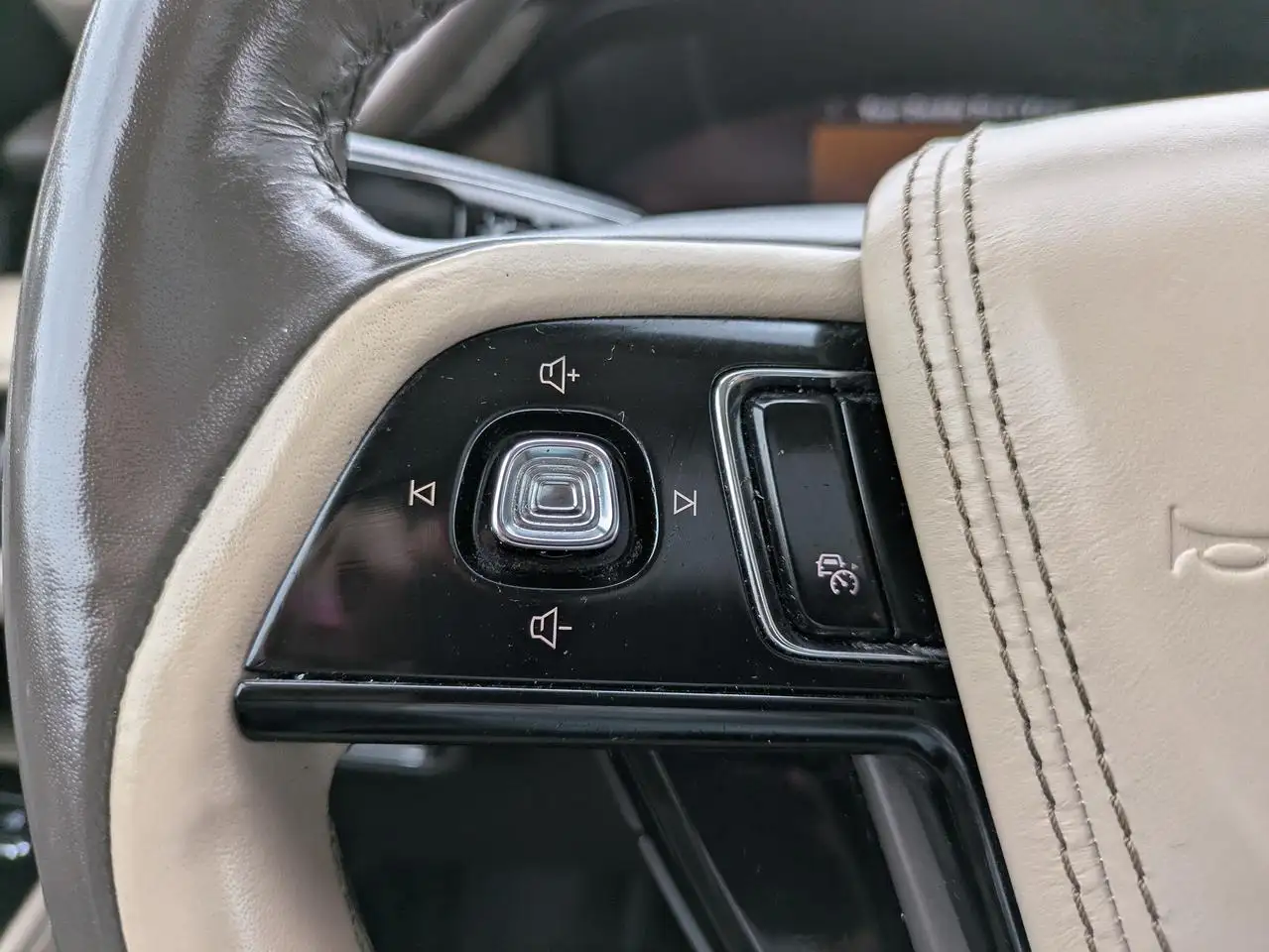 Lincoln Aviator снимка Lincoln Aviator