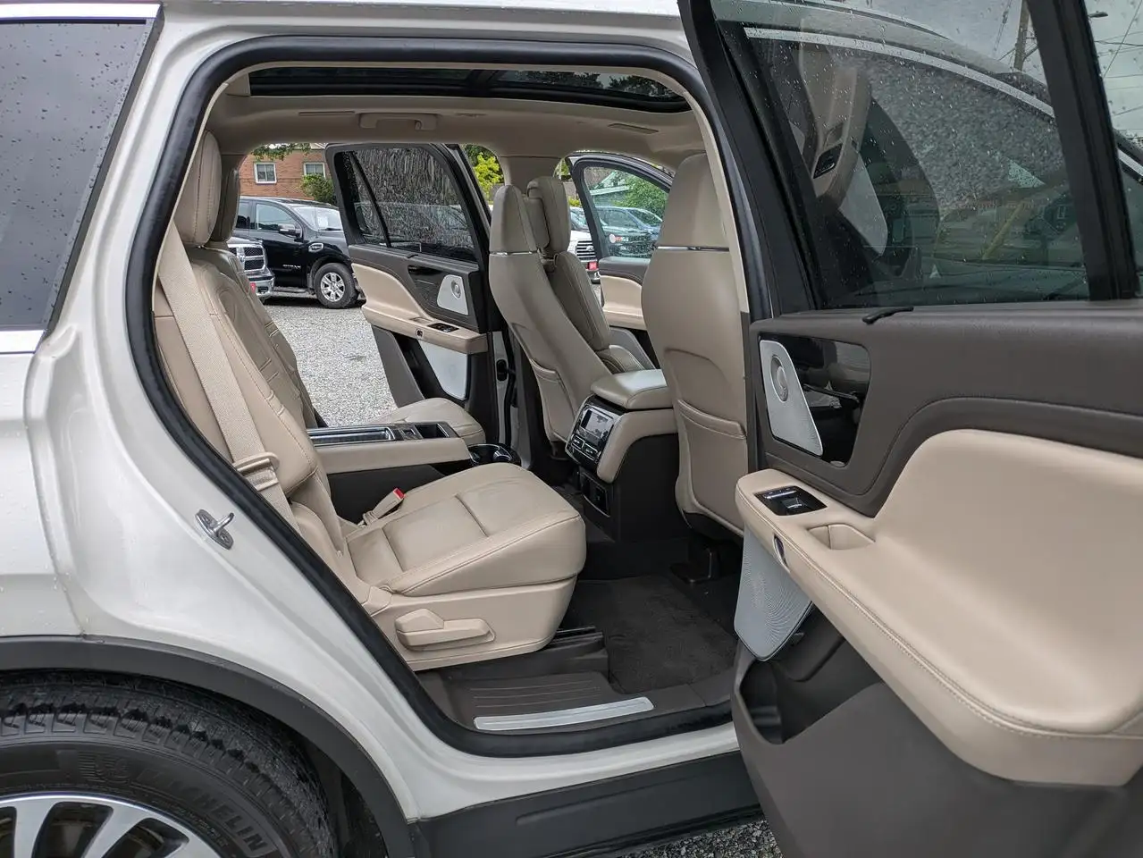 Lincoln Aviator снимка Lincoln Aviator