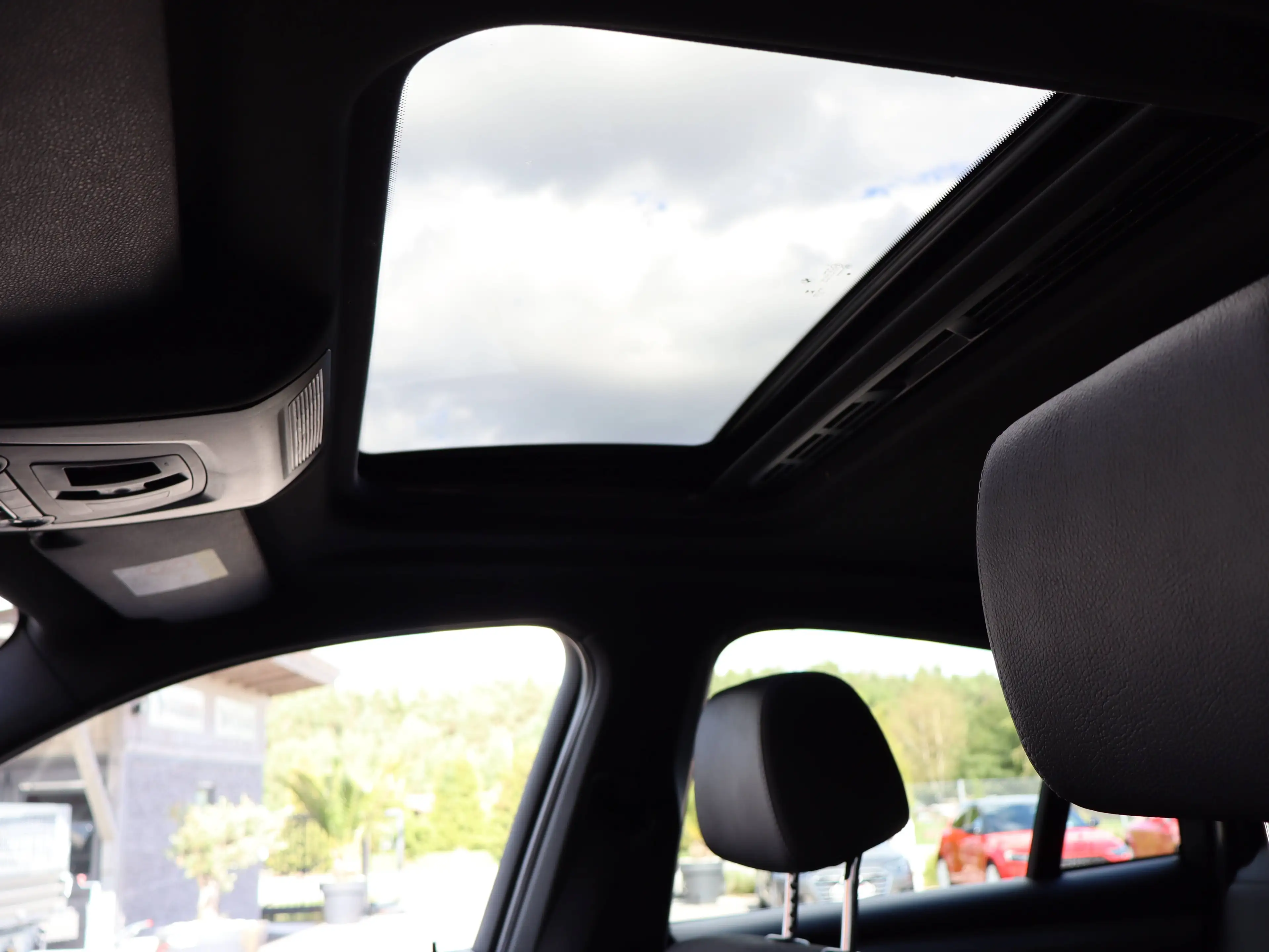 BMW X4 xDrive35i Sport-Aut. M SPORT *AHK*NAVI*BI-XENON*EL.GLAS-SCHIEBEDACH*HIFI* — photo 9