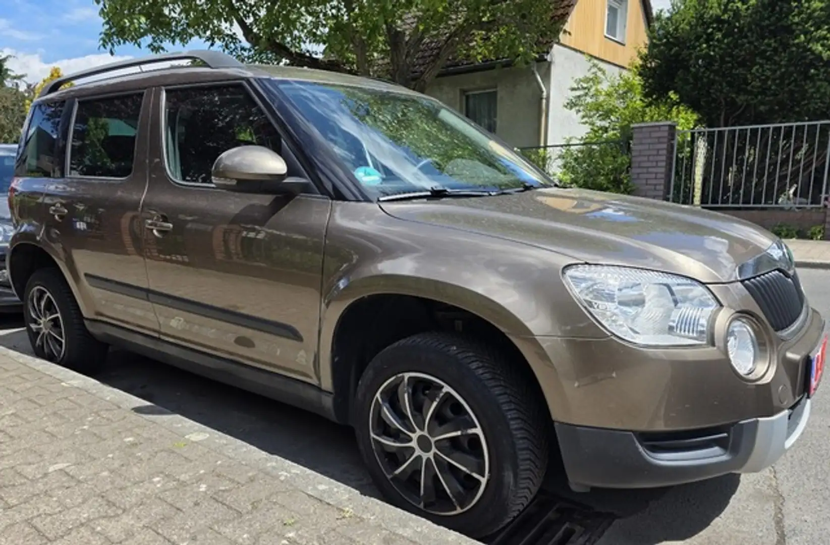 Skoda Yeti Active, Scheckheft, u-frei Braun - 2