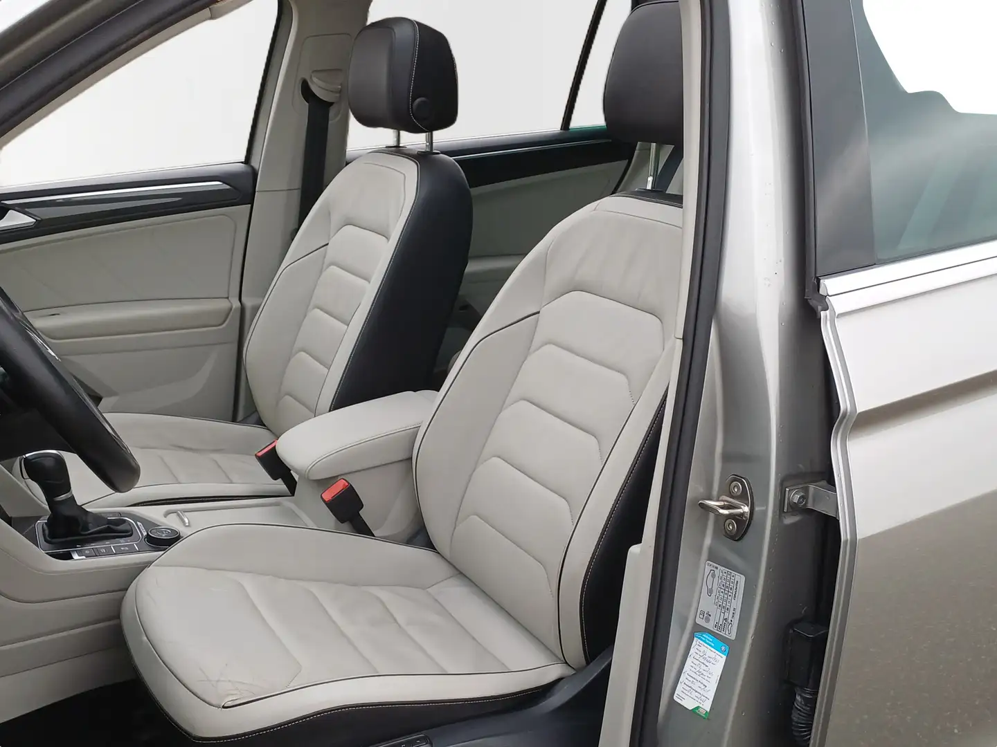 Volkswagen Tiguan 2.0 TSI 4Motion Highline Zeer complete auto Beige - 2