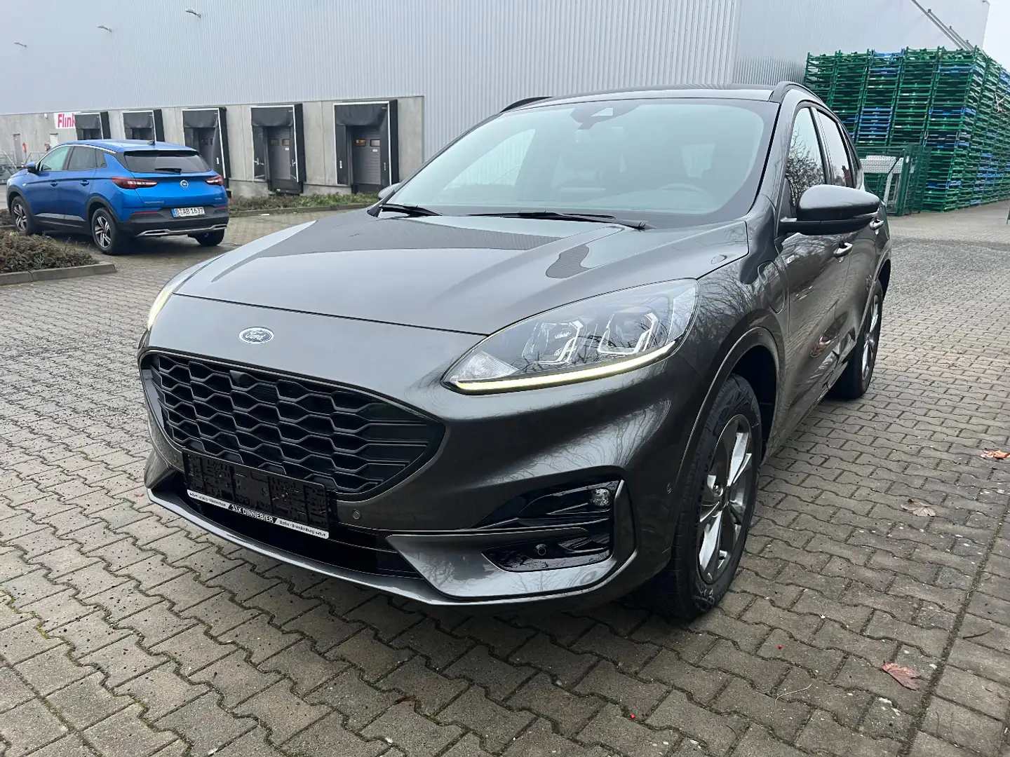 Ford Kuga ST-Line Navigation+Kamera+Winterpaket Grijs - 2