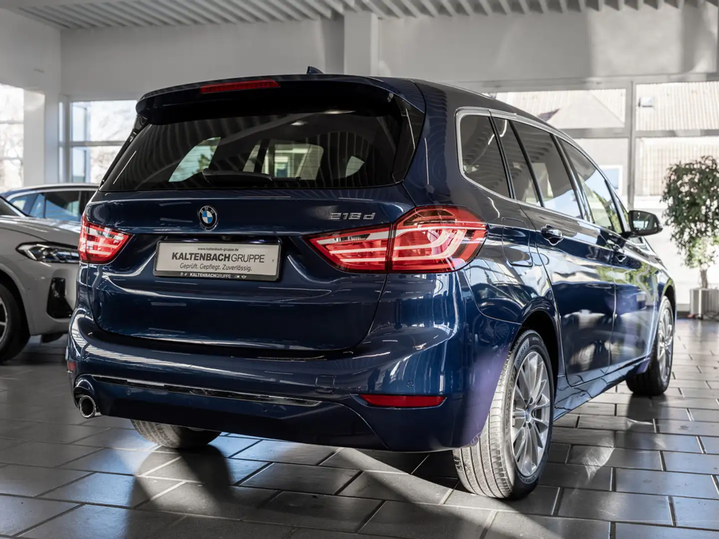 BMW 216 Gran Tourer Luxury Line PANO HUD LED NAVI Blau - 2