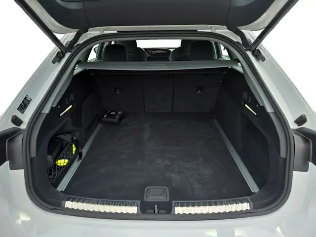 Audi A6 view 14