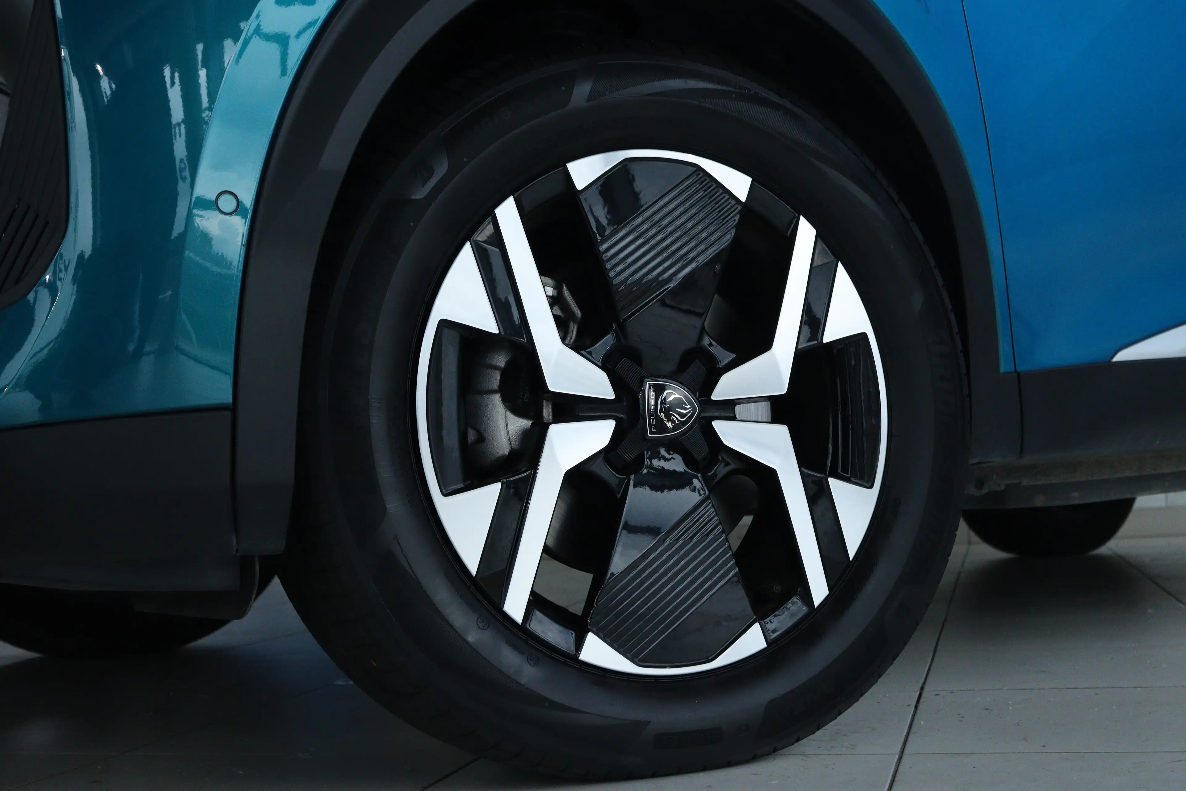 Peugeot 2008 1.2 Hybrid 145 Allure | Adapt. Cruise | 360 Camera — photo 5
