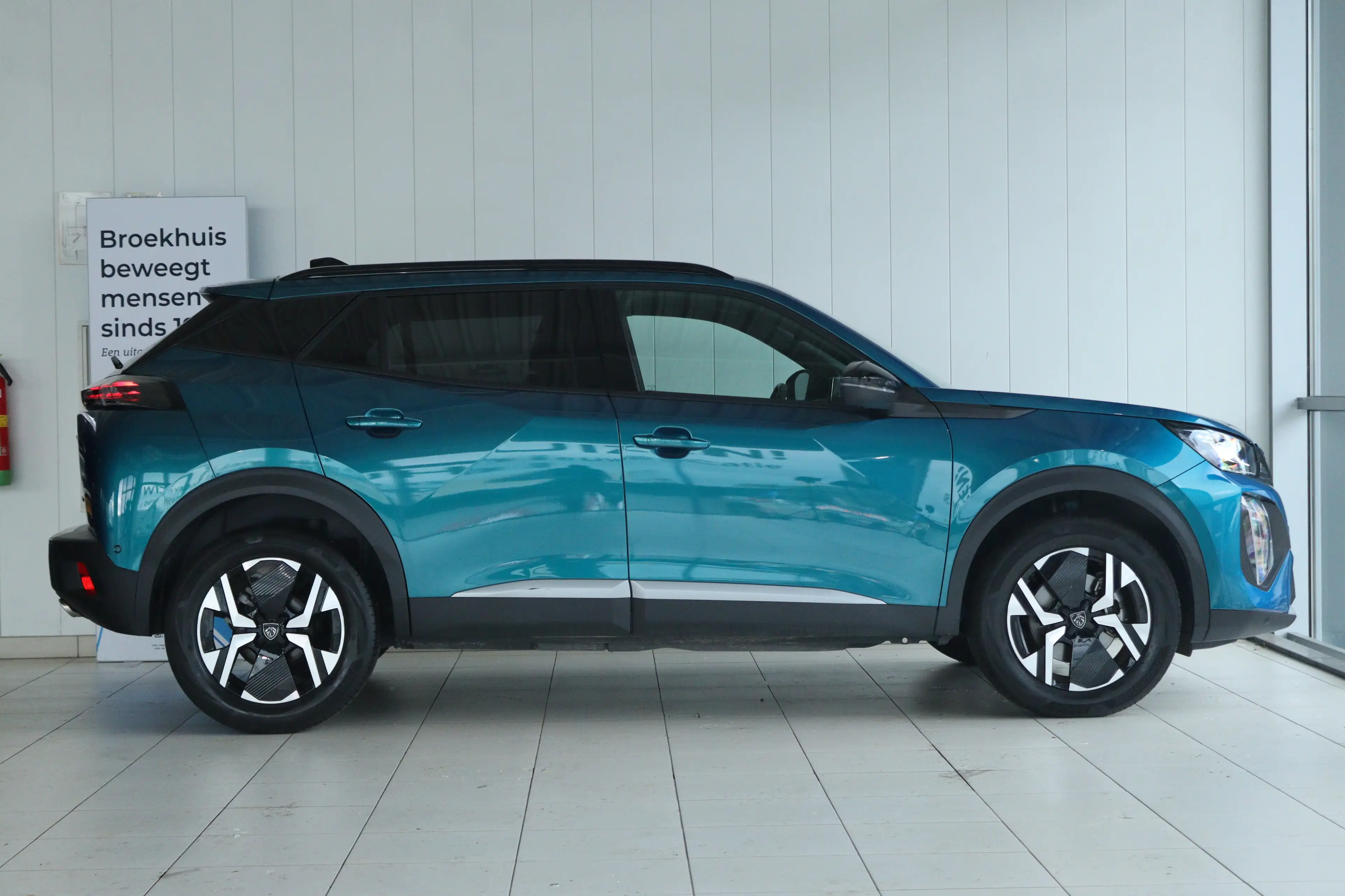 Peugeot 2008 1.2 Hybrid 145 Allure | Adapt. Cruise | 360 Camera — photo 10