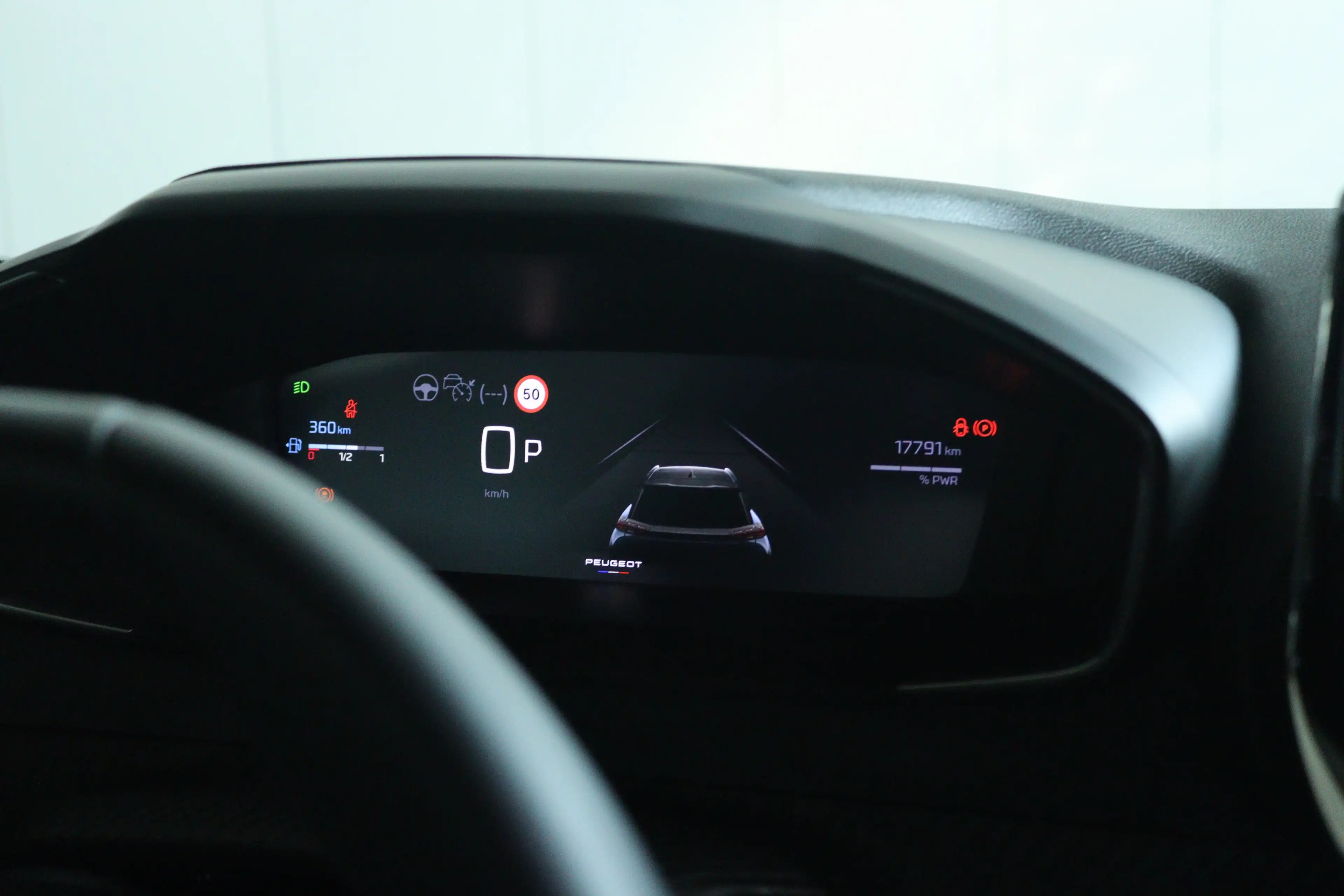 Peugeot 2008 1.2 Hybrid 145 Allure | Adapt. Cruise | 360 Camera — photo 24