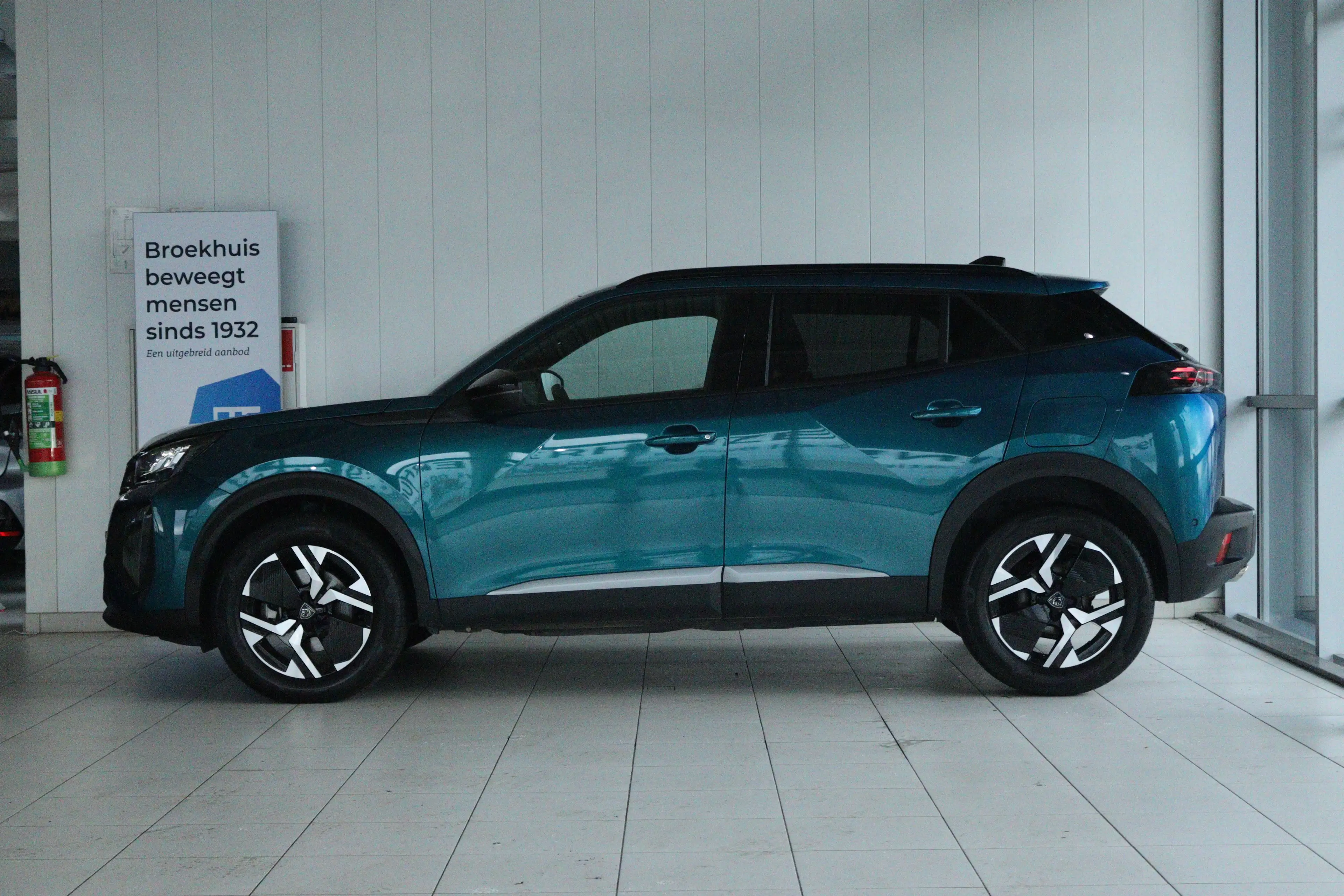 Peugeot 2008 1.2 Hybrid 145 Allure | Adapt. Cruise | 360 Camera — photo 8