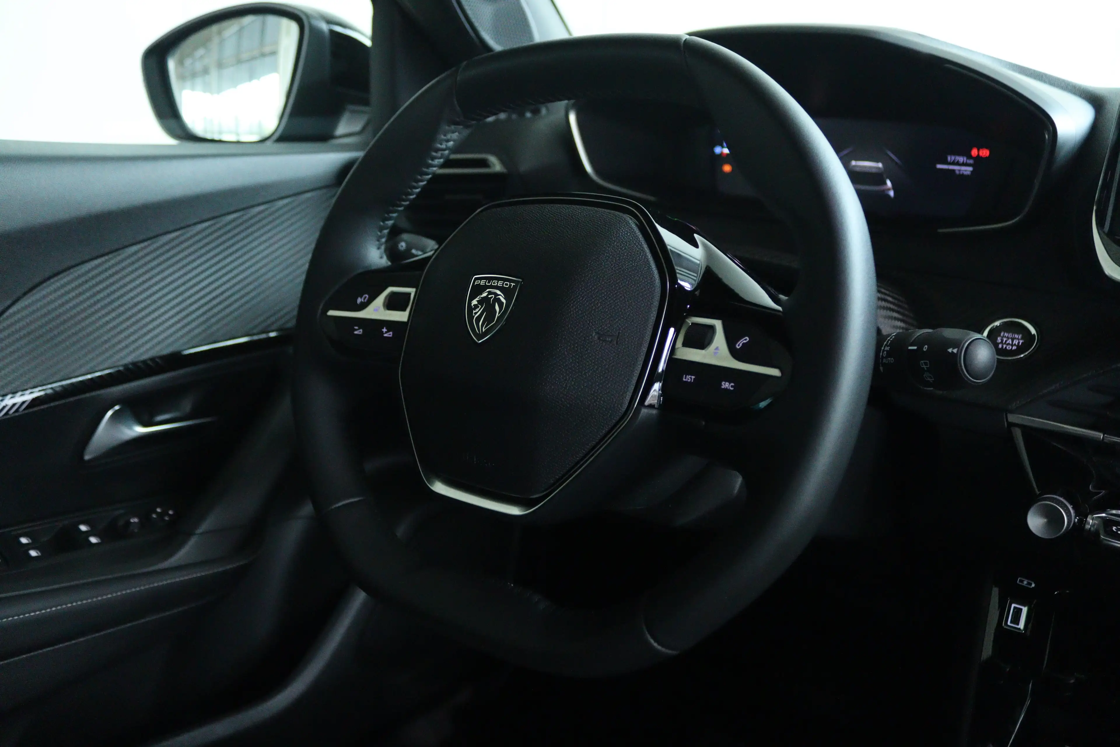 Peugeot 2008 1.2 Hybrid 145 Allure | Adapt. Cruise | 360 Camera — photo 23