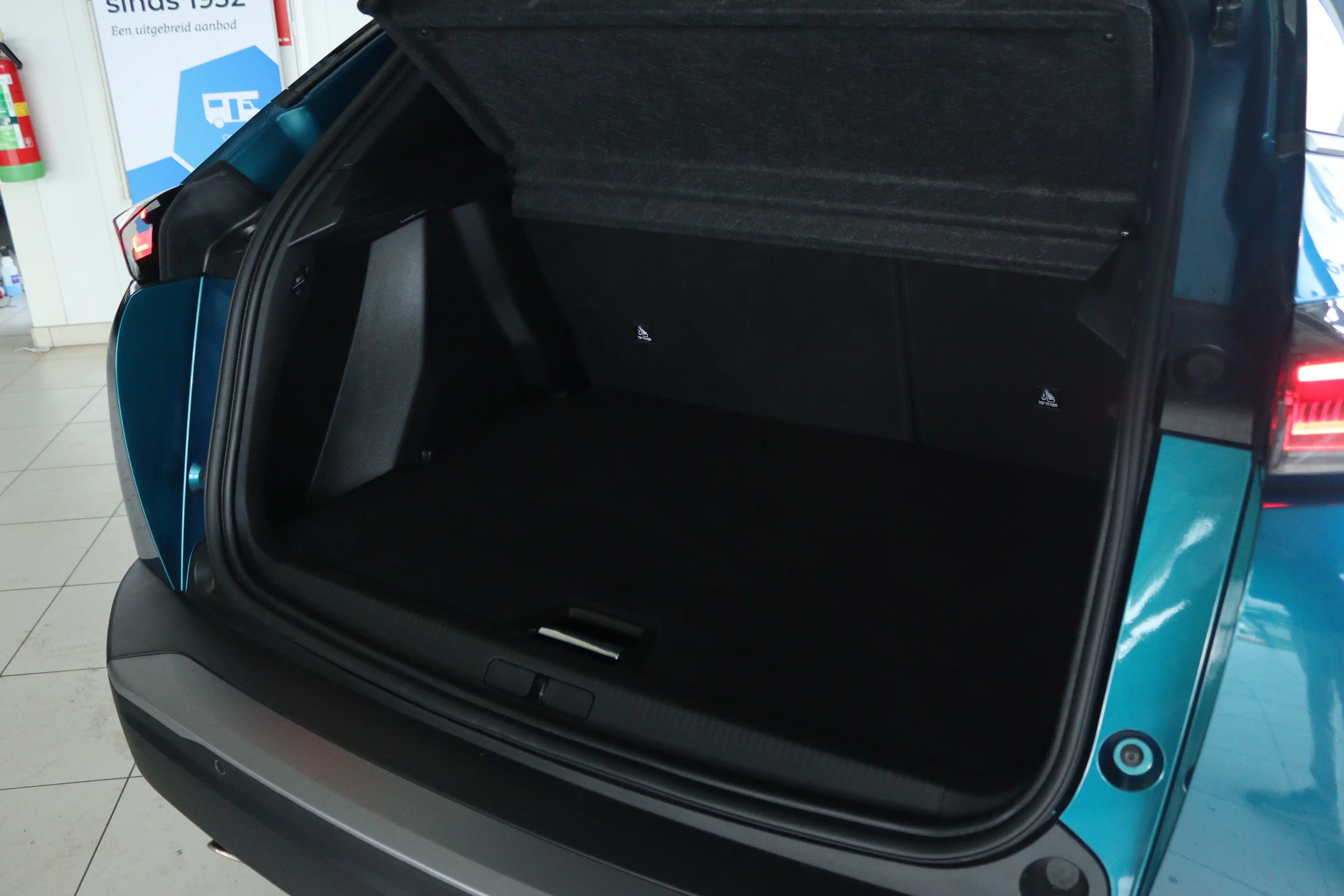 Peugeot 2008 1.2 Hybrid 145 Allure | Adapt. Cruise | 360 Camera — photo 13