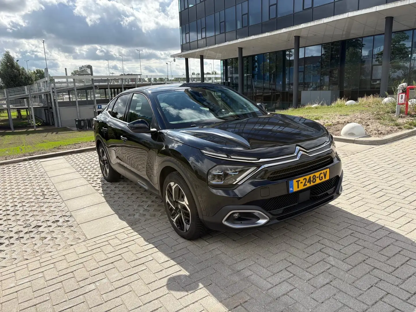 Citroen C4 X C4 X 1.2 PT. Shine Zwart - 1