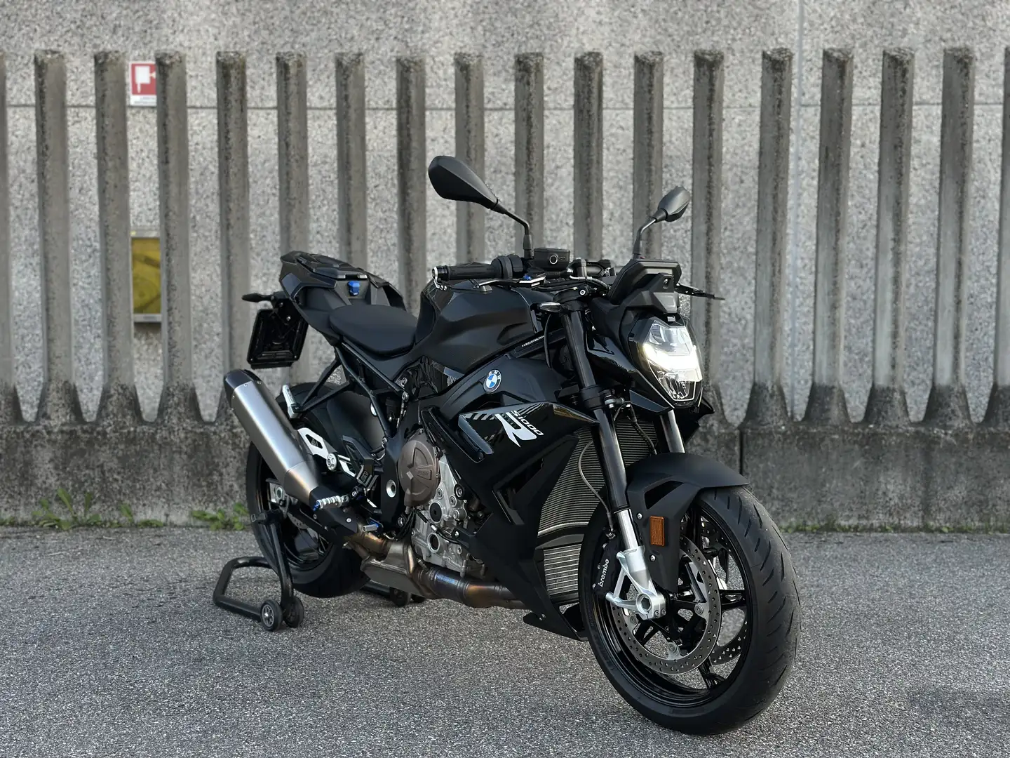 BMW S 1000 R allesrimento M, Akrapović, carbon pack Schwarz - 2