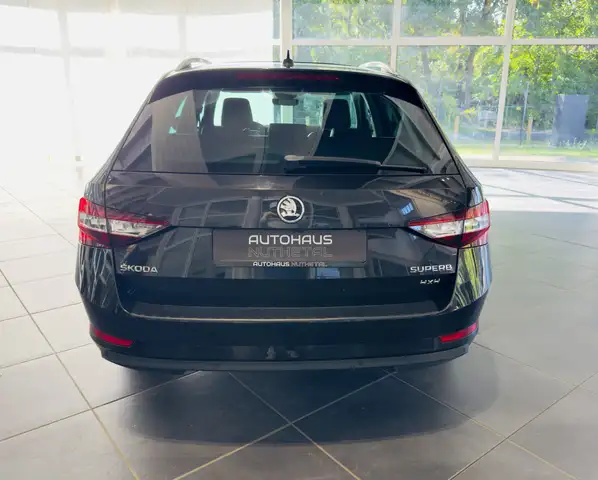 Skoda Superb view 5