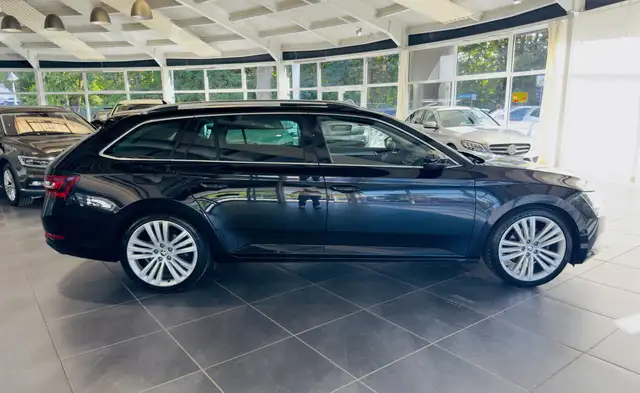 Skoda Superb view 8